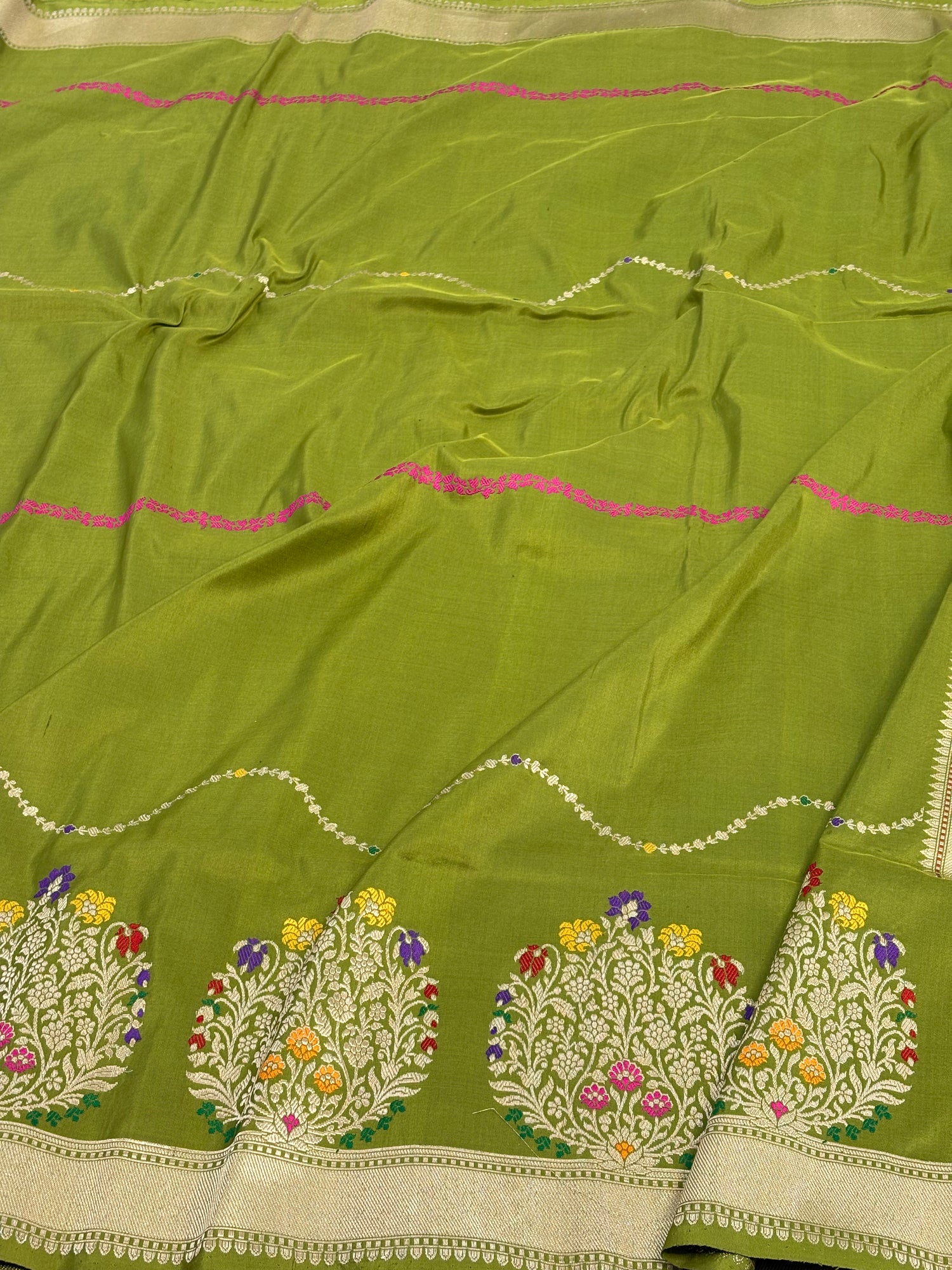 Parrot Green Banarasi Necklace Jaal Saree with Meenakari Border