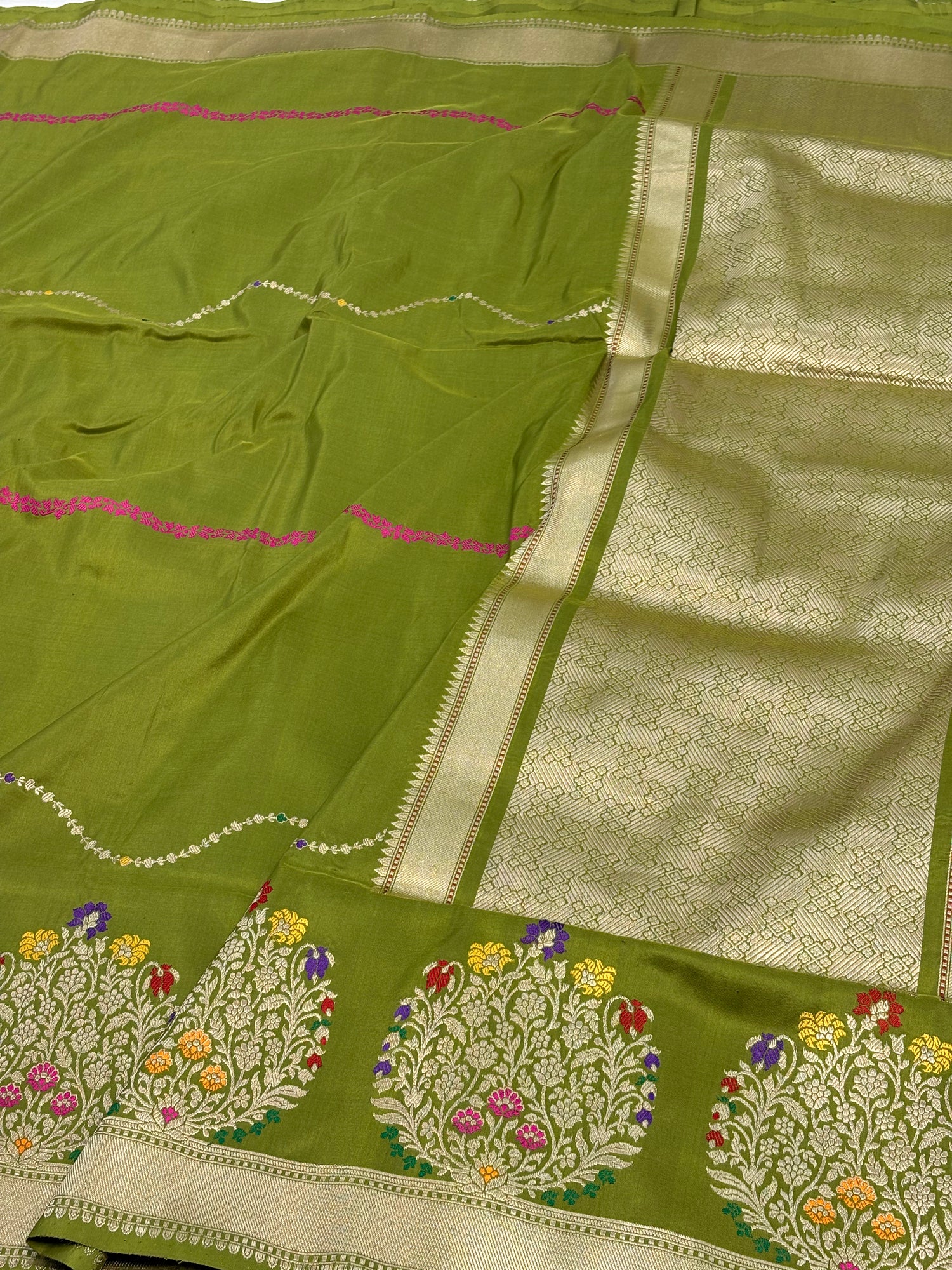 Parrot Green Banarasi Necklace Jaal Saree with Meenakari Border