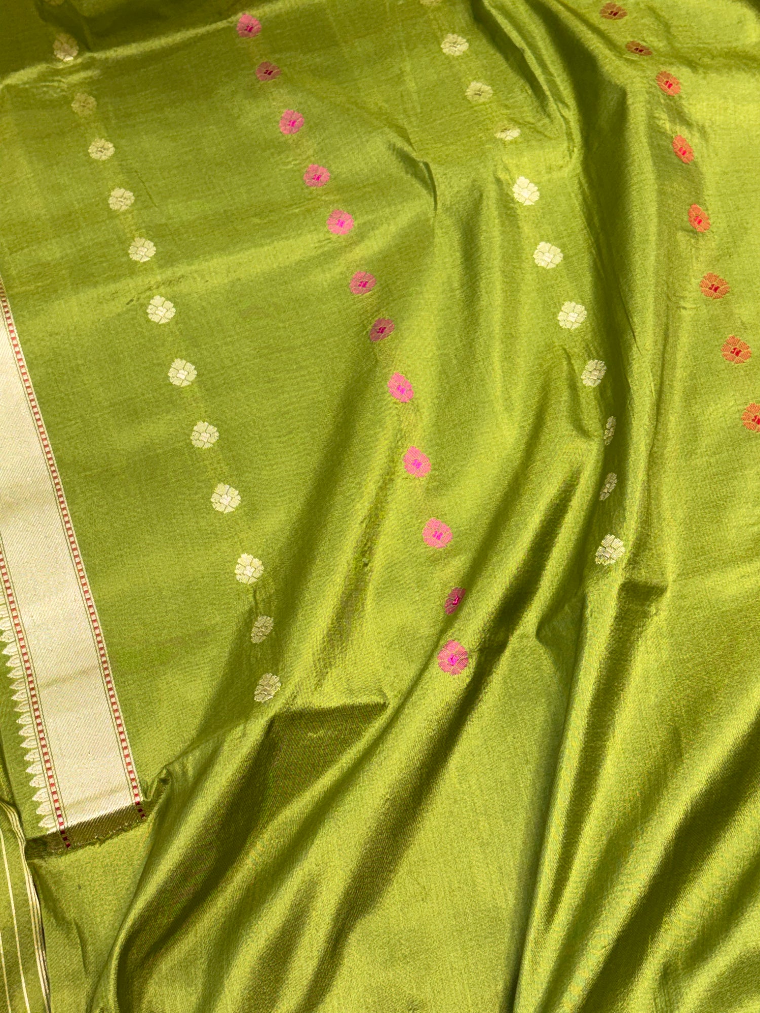 Parrot Green Banarasi Necklace Jaal Saree with Meenakari Border