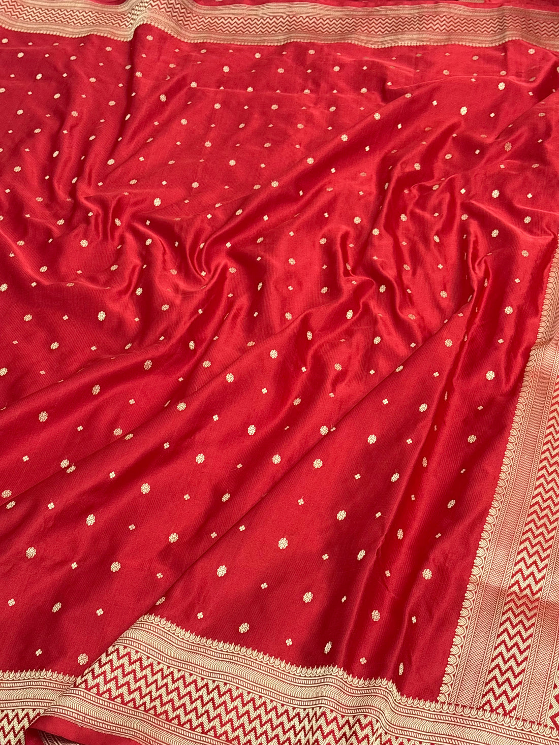 Red Handwoven Chunri Buti Banarasi Satin Silk Saree