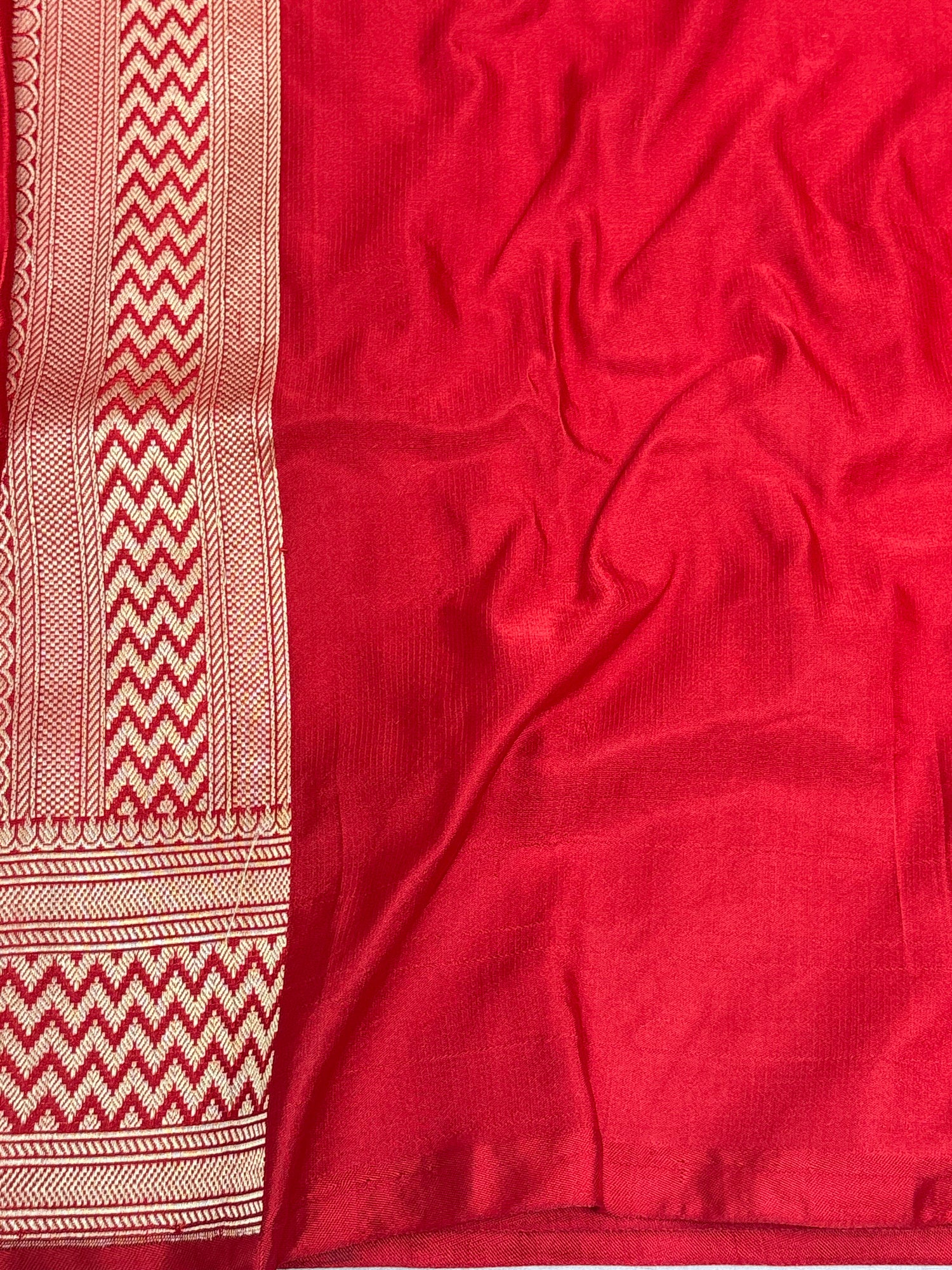 Red Handwoven Chunri Buti Banarasi Satin Silk Saree