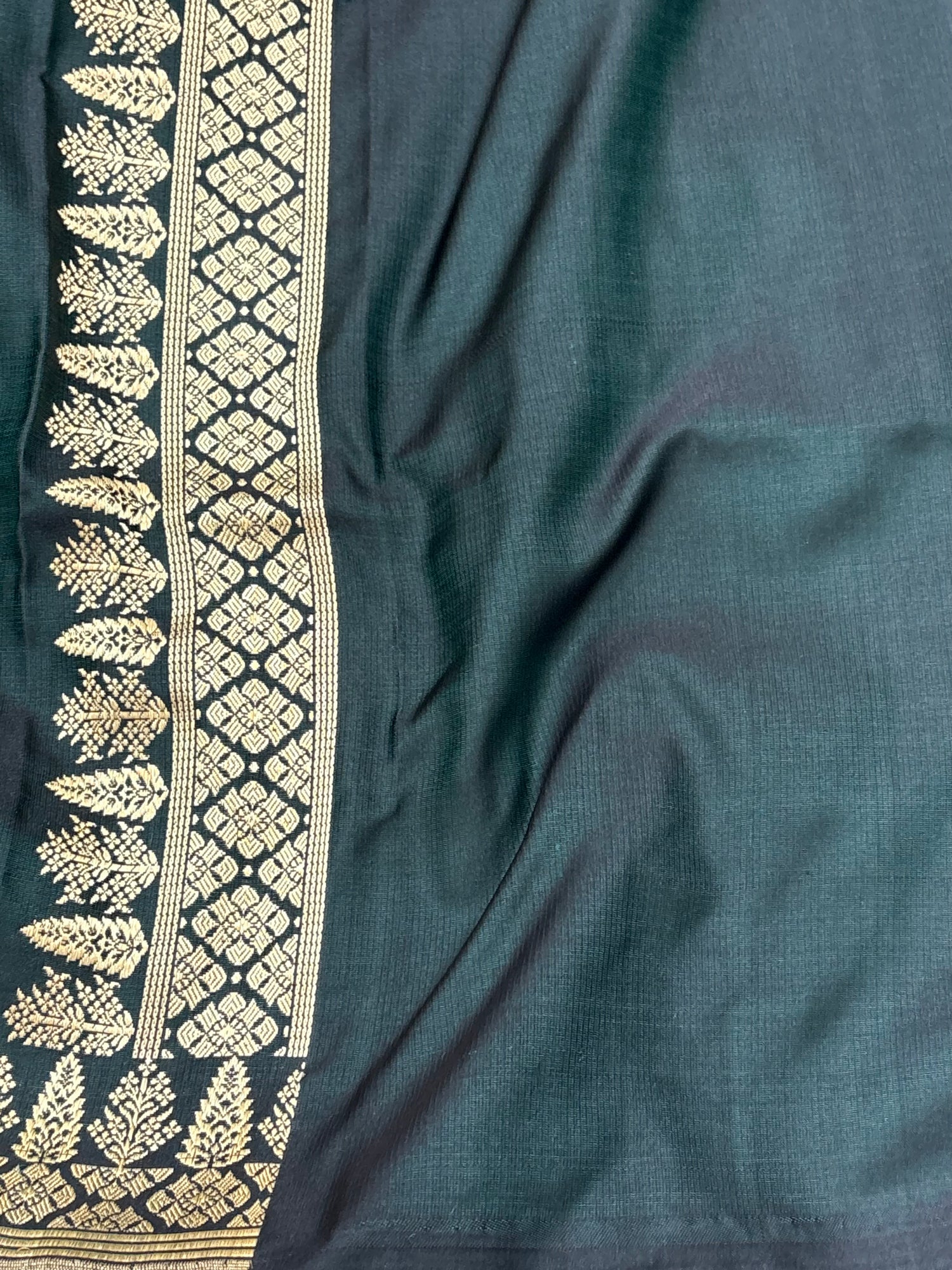 Black Handwoven Chunri Buti Banarasi Satin Silk Saree,