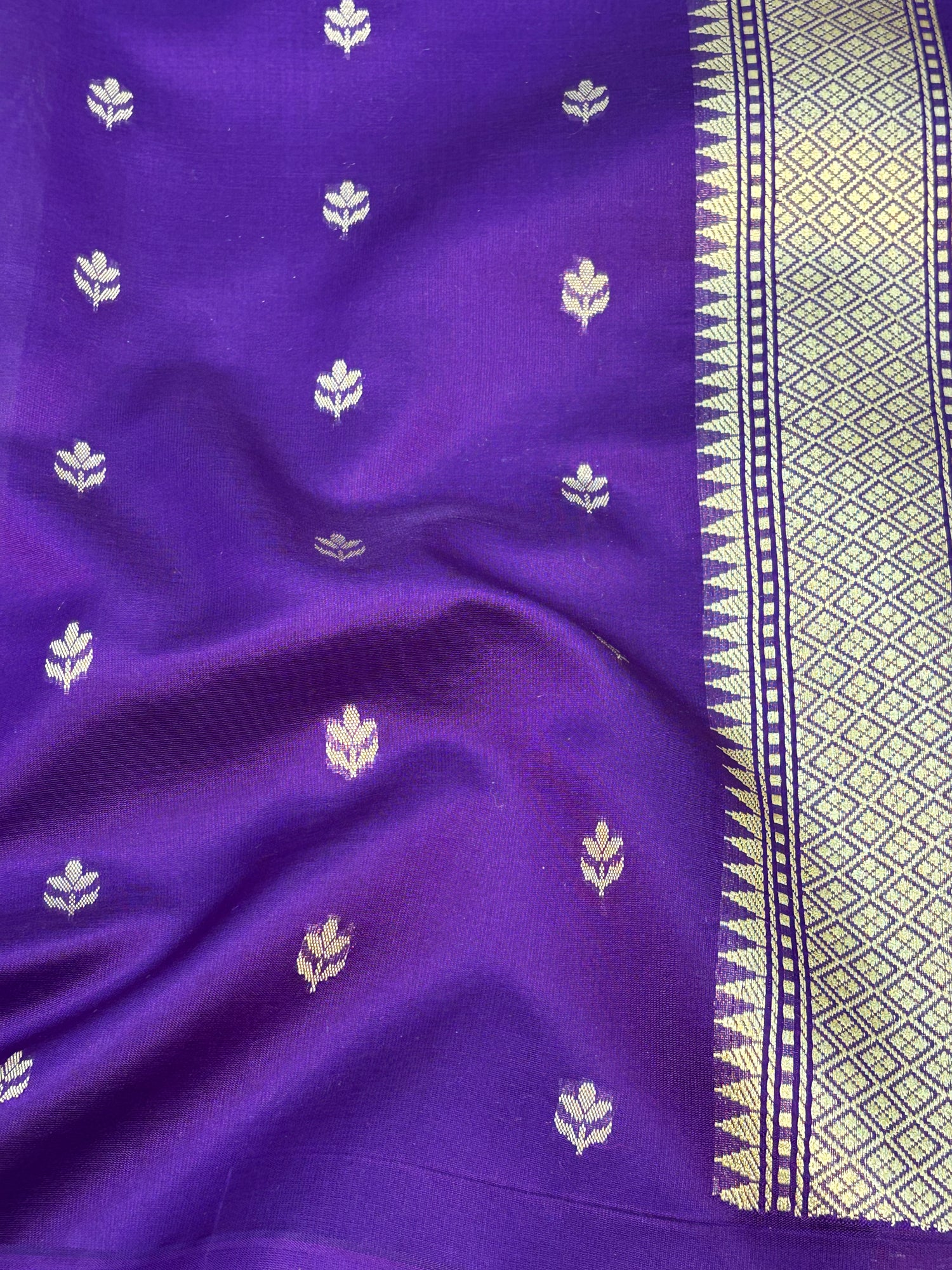 Purple Handwoven Banarasi Tissue Saree with Kadhiyal Katan Banarasi Border