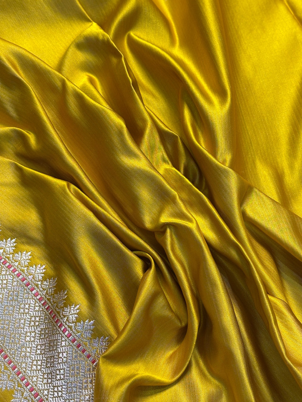 Yellow Satin Tanchoi Silk Banarasi Handwoven Saree