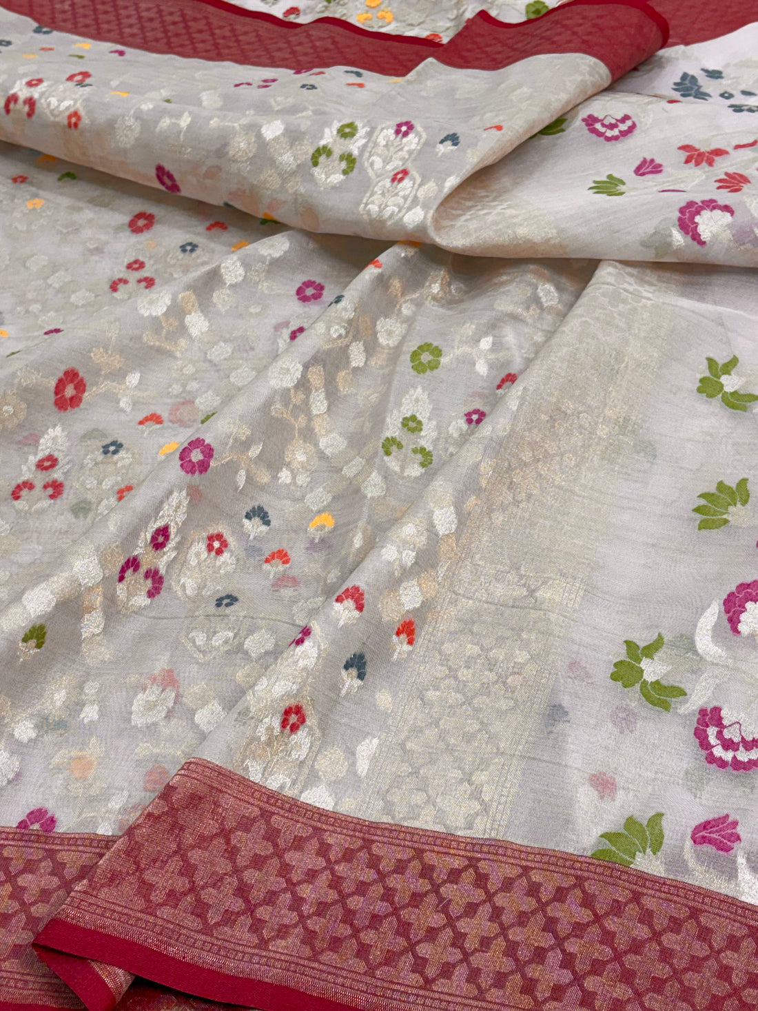 Off-White Handwoven Banarasi Jamdani Ektara Kora Silk Saree With Red Boder