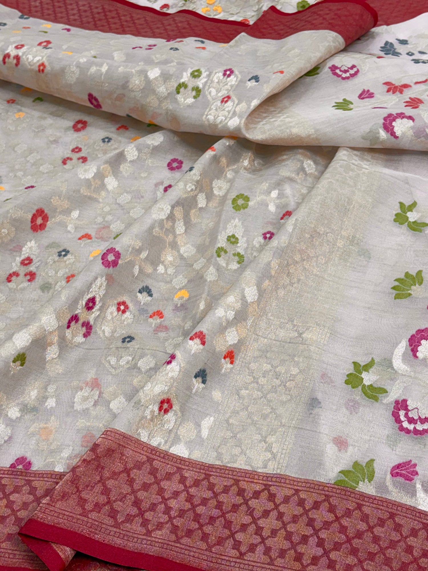 Off-White Handwoven Banarasi Jamdani Ektara Kora Silk Saree With Red Boder