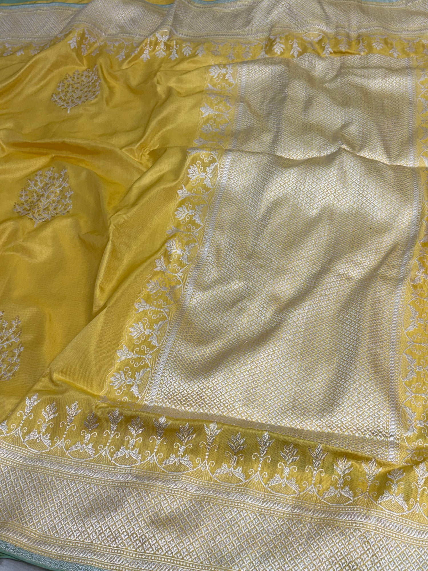 Yellow Handwoven Banarasi Pure Ektara Katan Silk Saree