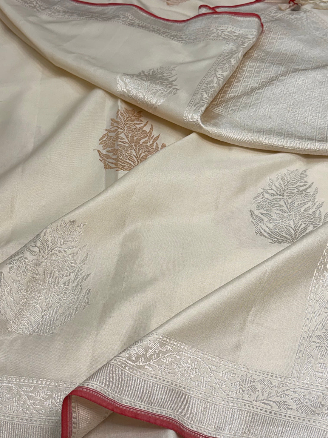 Ivory Handwoven Banarasi Pure Ektara Katan Silk Saree