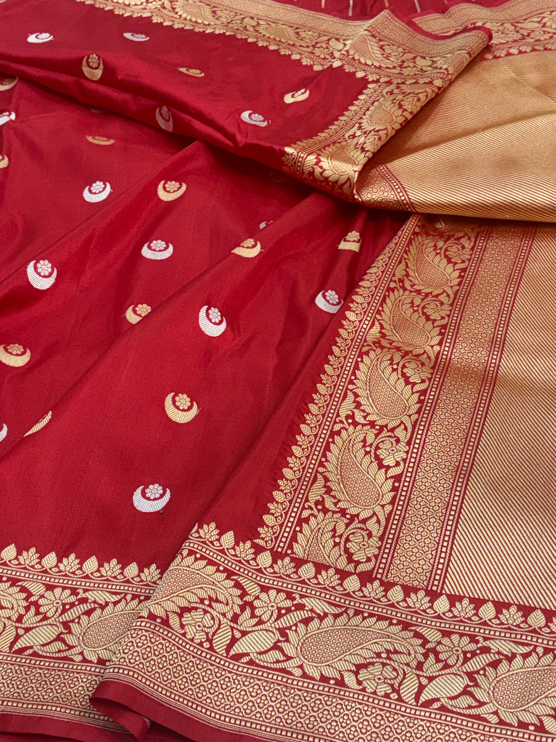 Red Handwoven Banarasi Pure Katan Silk Saree with Rupa Sona Chand Tara Buti