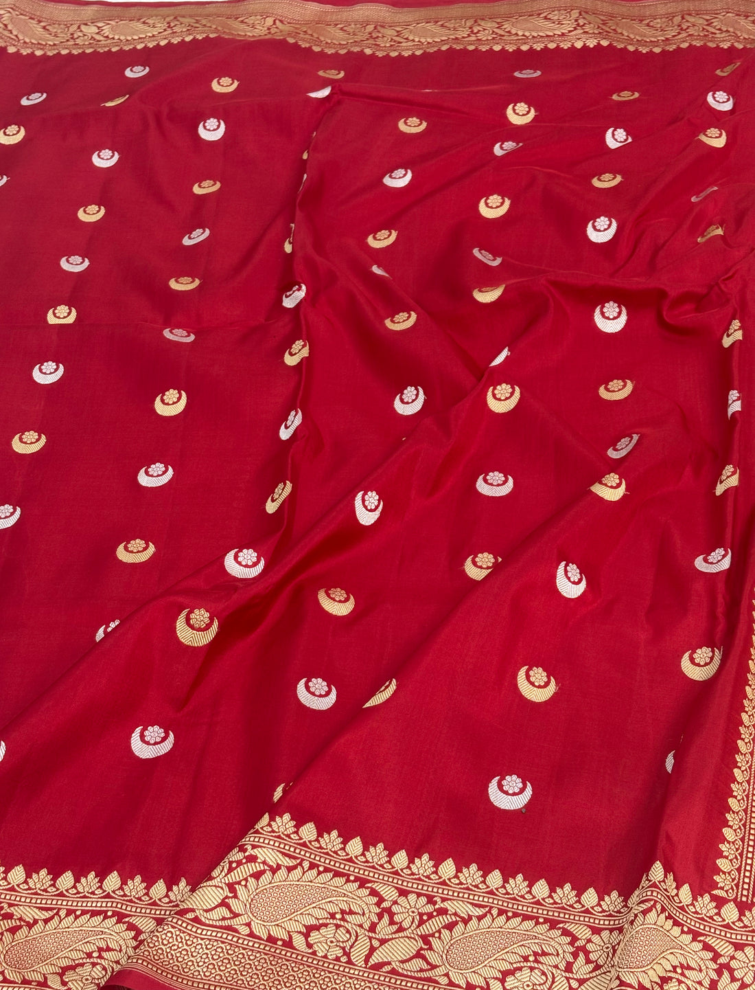 Red Handwoven Banarasi Pure Katan Silk Saree with Rupa Sona Chand Tara Buti