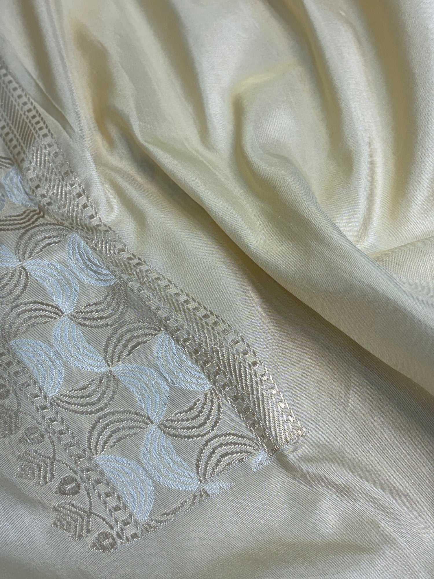 Ivory Handwoven Banarasi Pure Katan Silk Saree with Modern Border and Palu