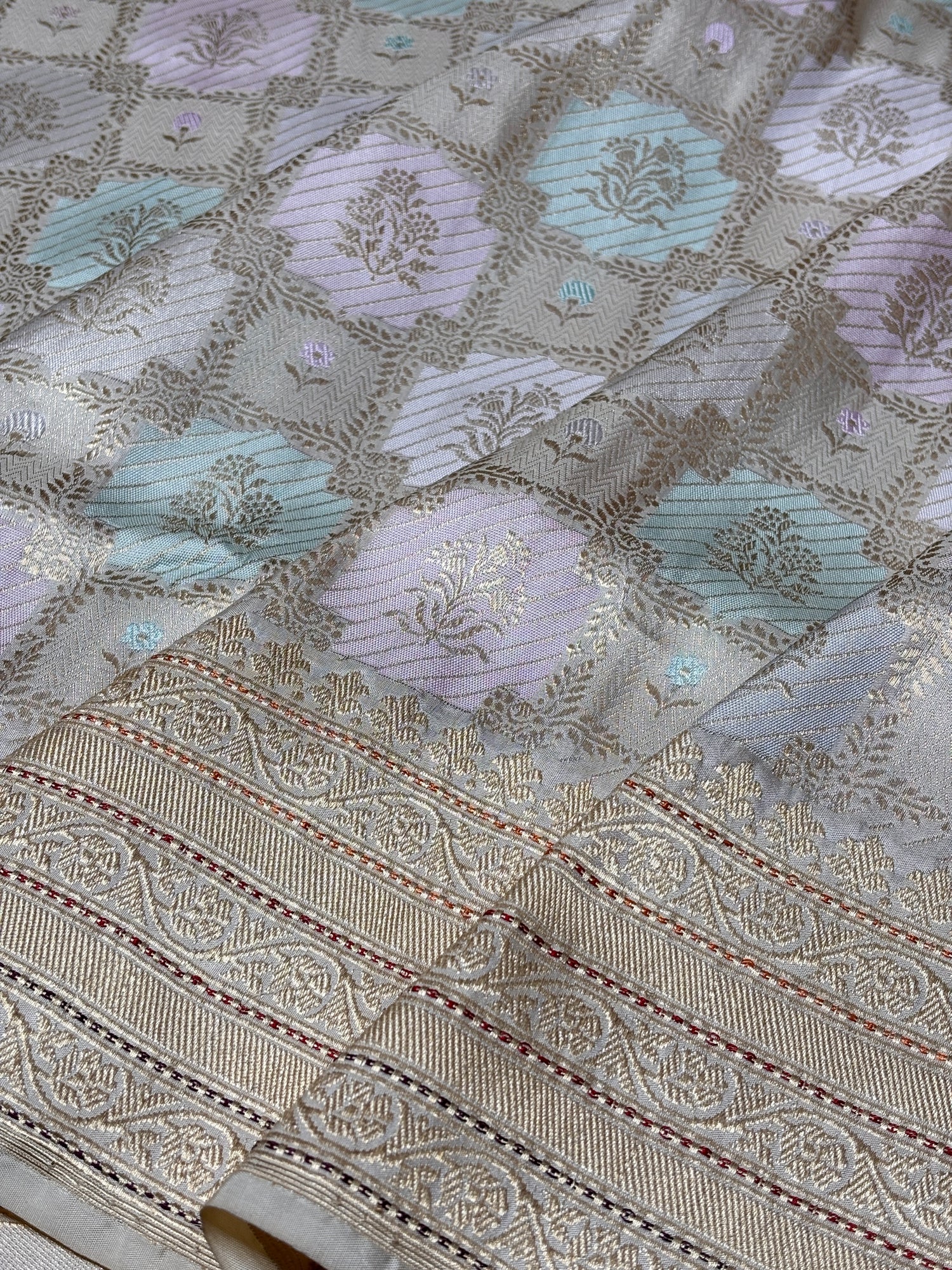 Ivory Pure Banarasi Rangkaat Silk Handloom Saree