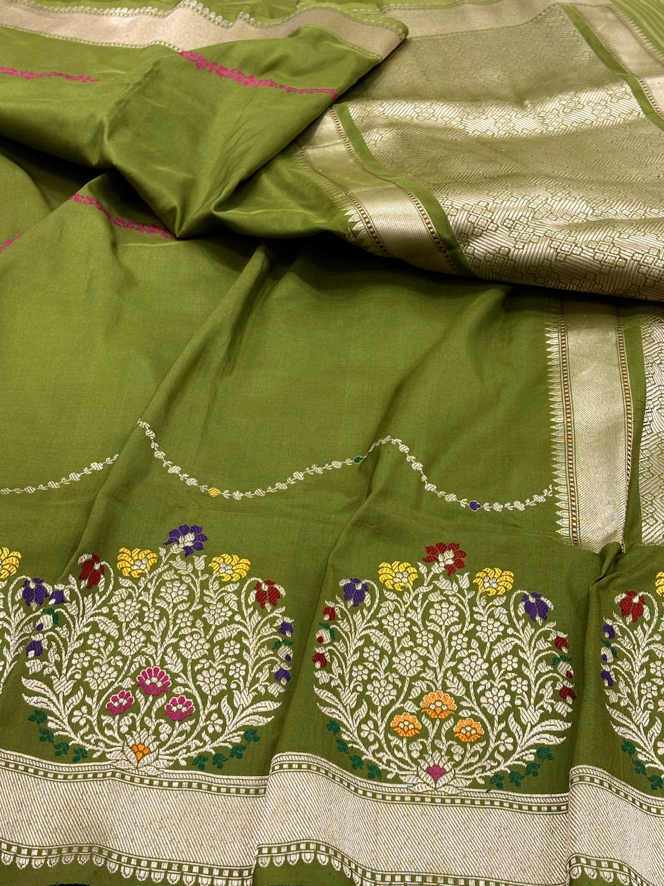 Leafy Olive Green Banarasi Pure Katan Silk Handwoven Saree