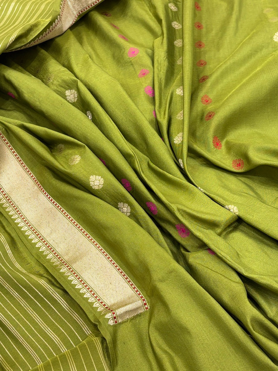 Leafy Olive Green Banarasi Pure Katan Silk Handwoven Saree