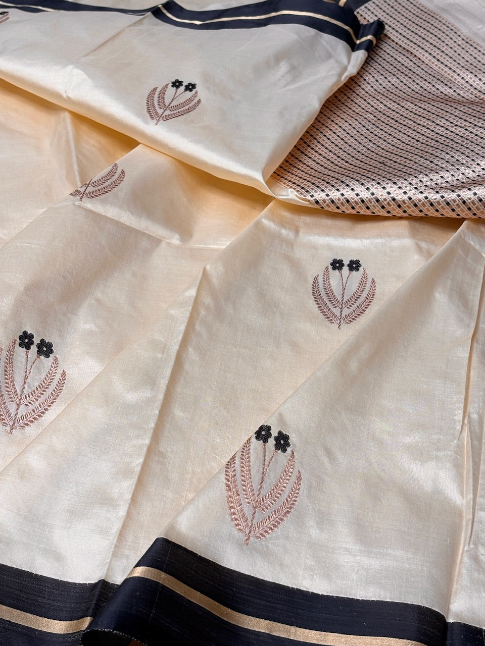 Ivory Pure Banarasi Katan Silk Handloom Saree