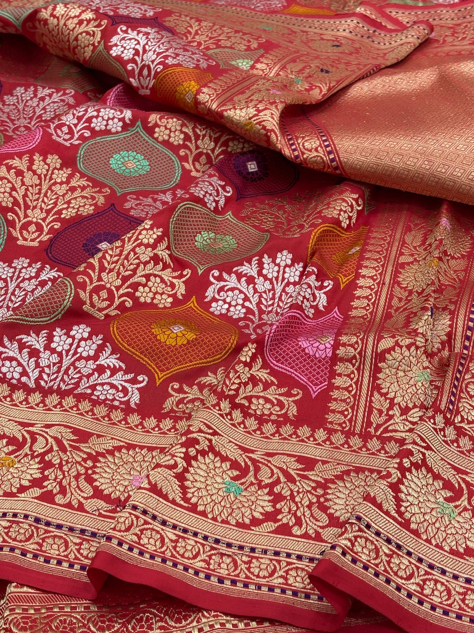Red Minakaari Banarasi Pure Katan Silk Handwoven Saree