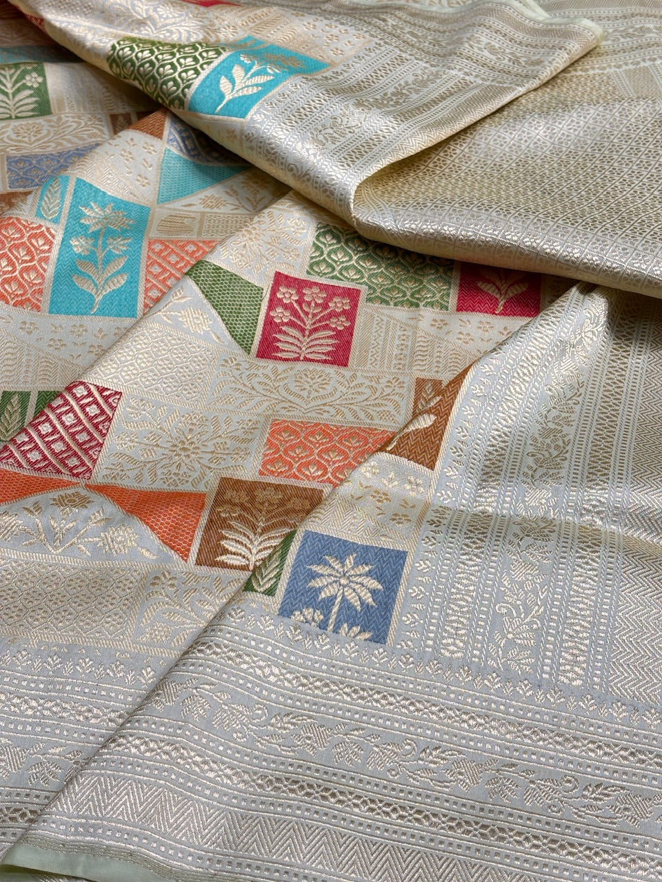 Ivory Banarasi Kingkhaab Brocade Handwoven Silk Saree