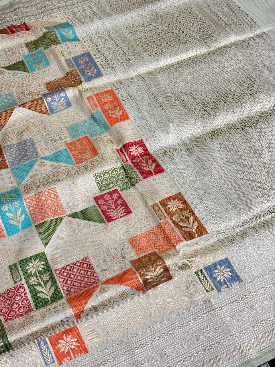 Ivory Banarasi Kingkhaab Brocade Handwoven Silk Saree