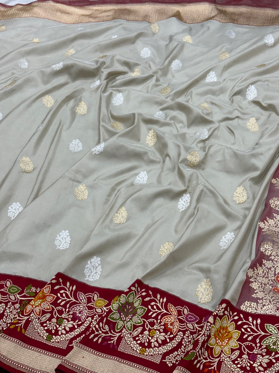 Off White Banarasi Pure Katan Silk Handwoven Saree