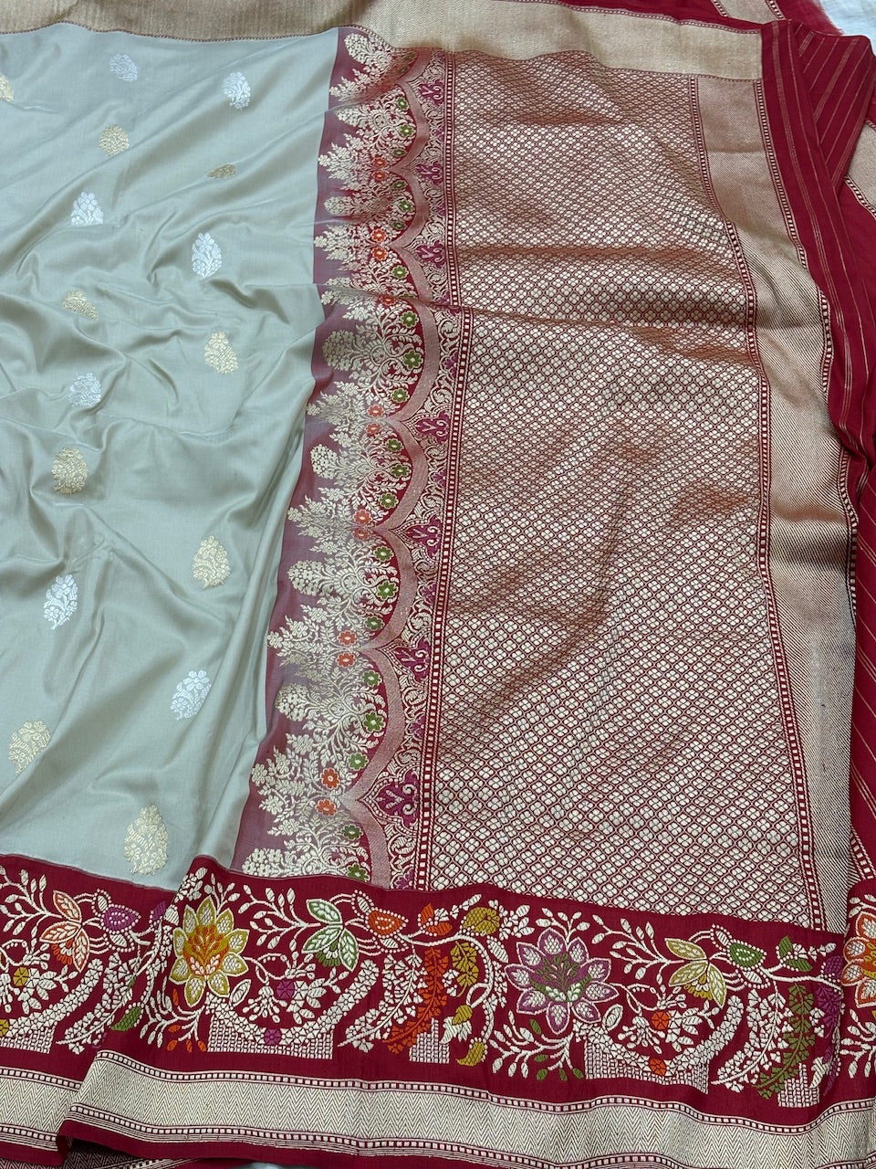 Off White Banarasi Pure Katan Silk Handwoven Saree