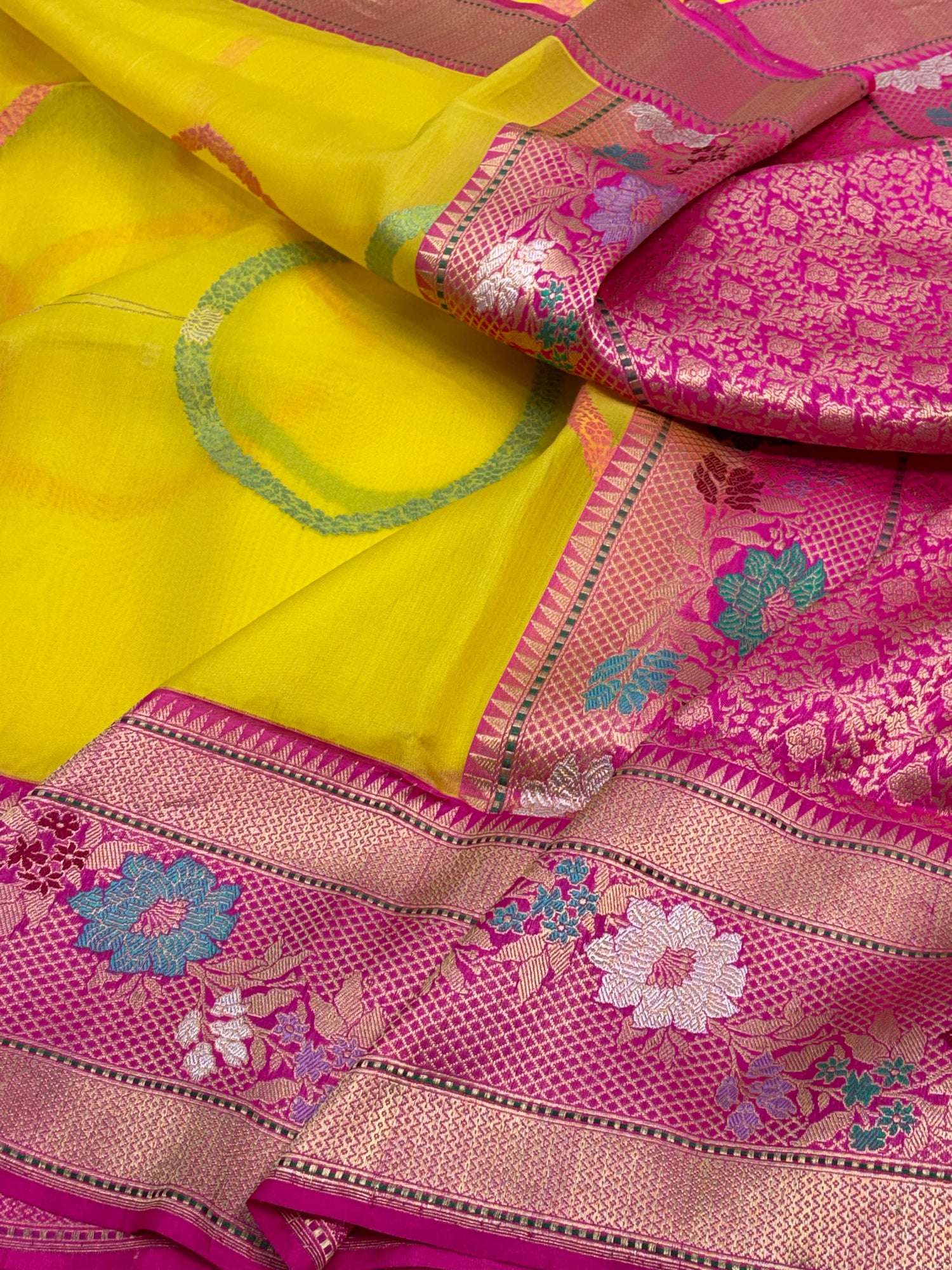 Vibrant Yellow Pure Kora Silk Ektra Modern Kadhiyal Banarasi Saree