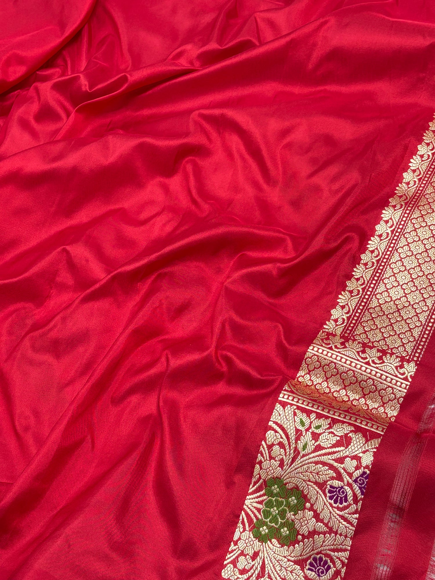 Gold Spinning Meenakari Banarasi Saree