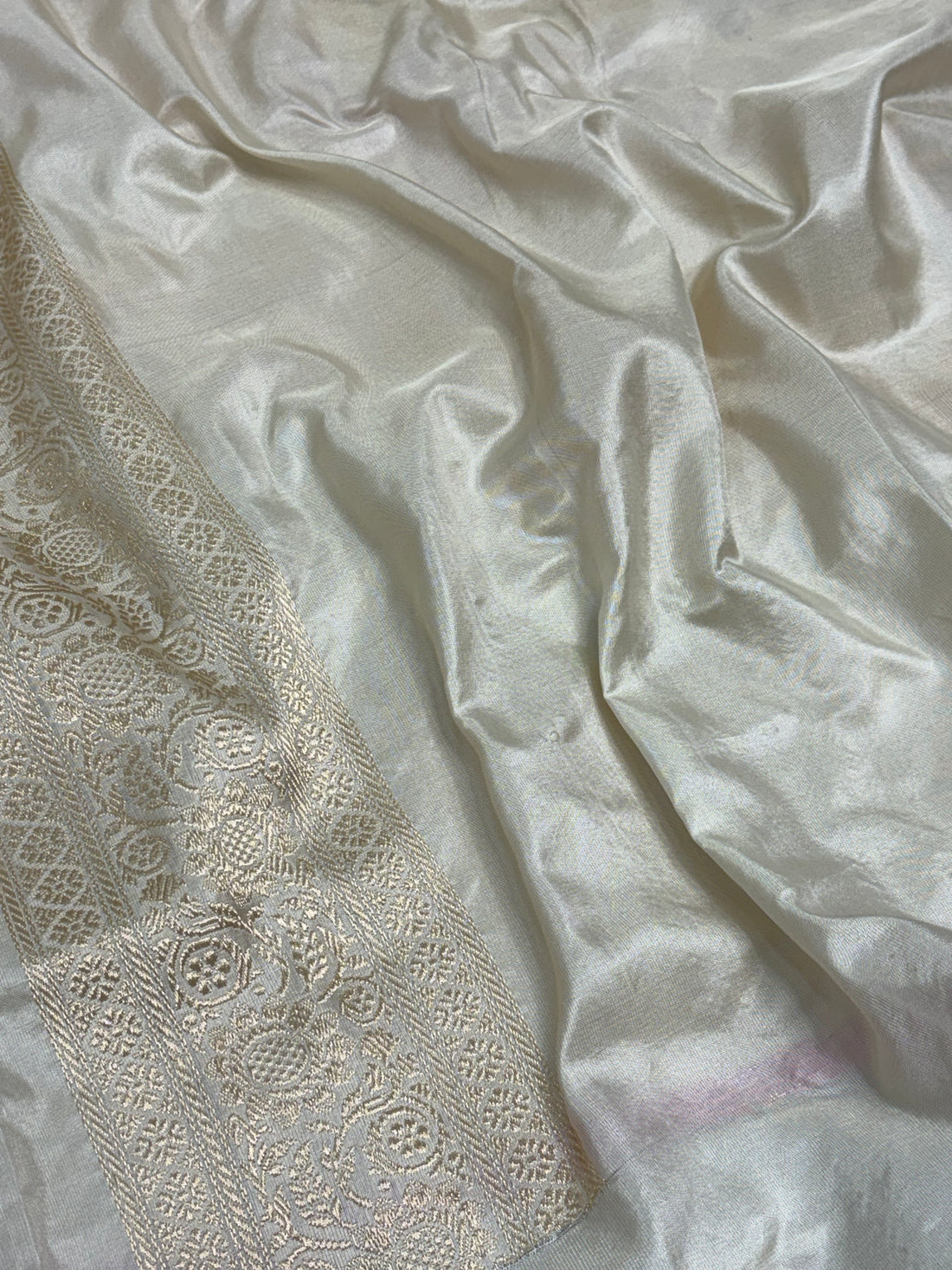 Pastel Multicolor with Soft Ivory Base Handwoven Rangkaat Banarasi Silk Saree