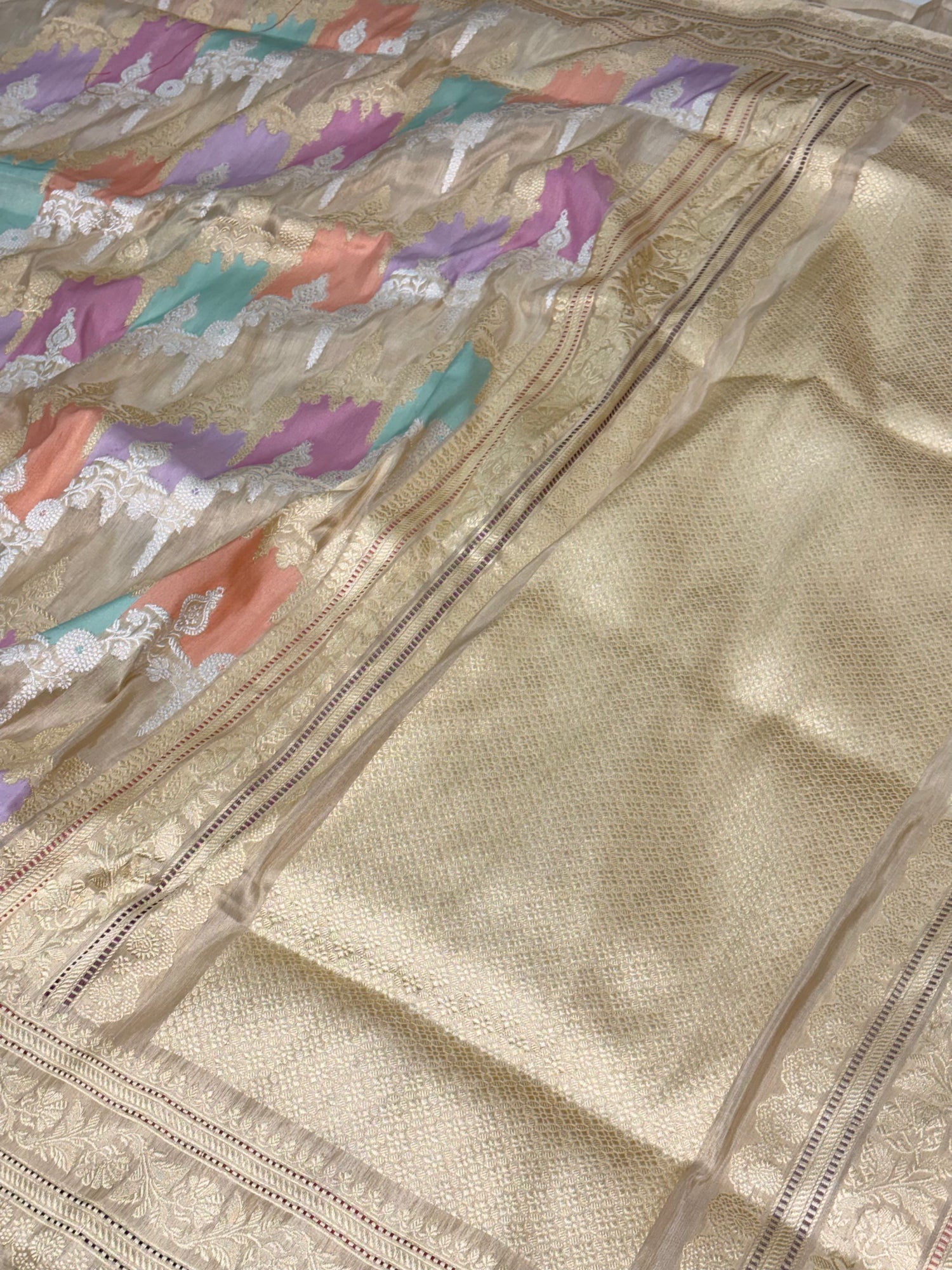 Ivory Tissue Handwoven Banarasi Rangkaat Saree