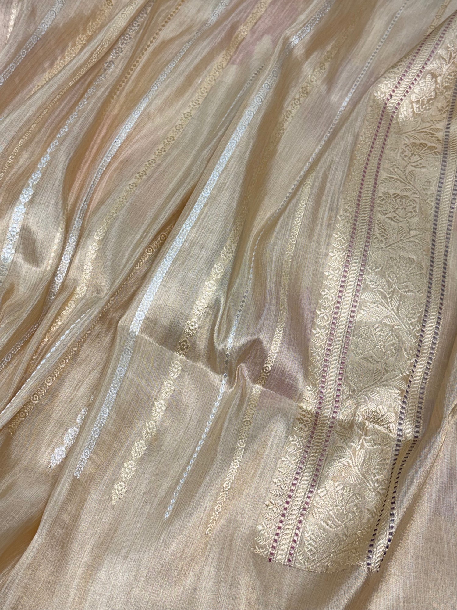 Ivory Tissue Handwoven Banarasi Rangkaat Saree