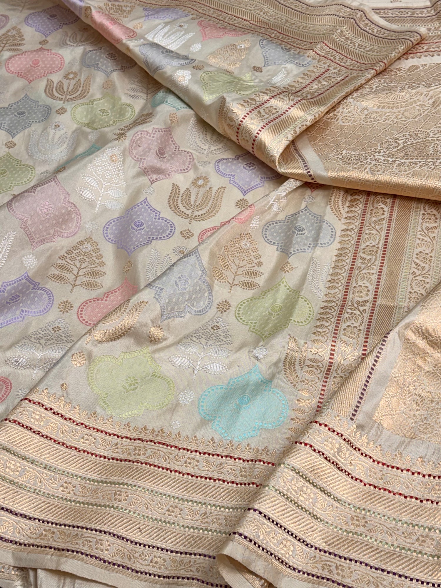 Ivory Handwoven Banarasi Pure Katan Silk Ivory Rangkaat Saree
