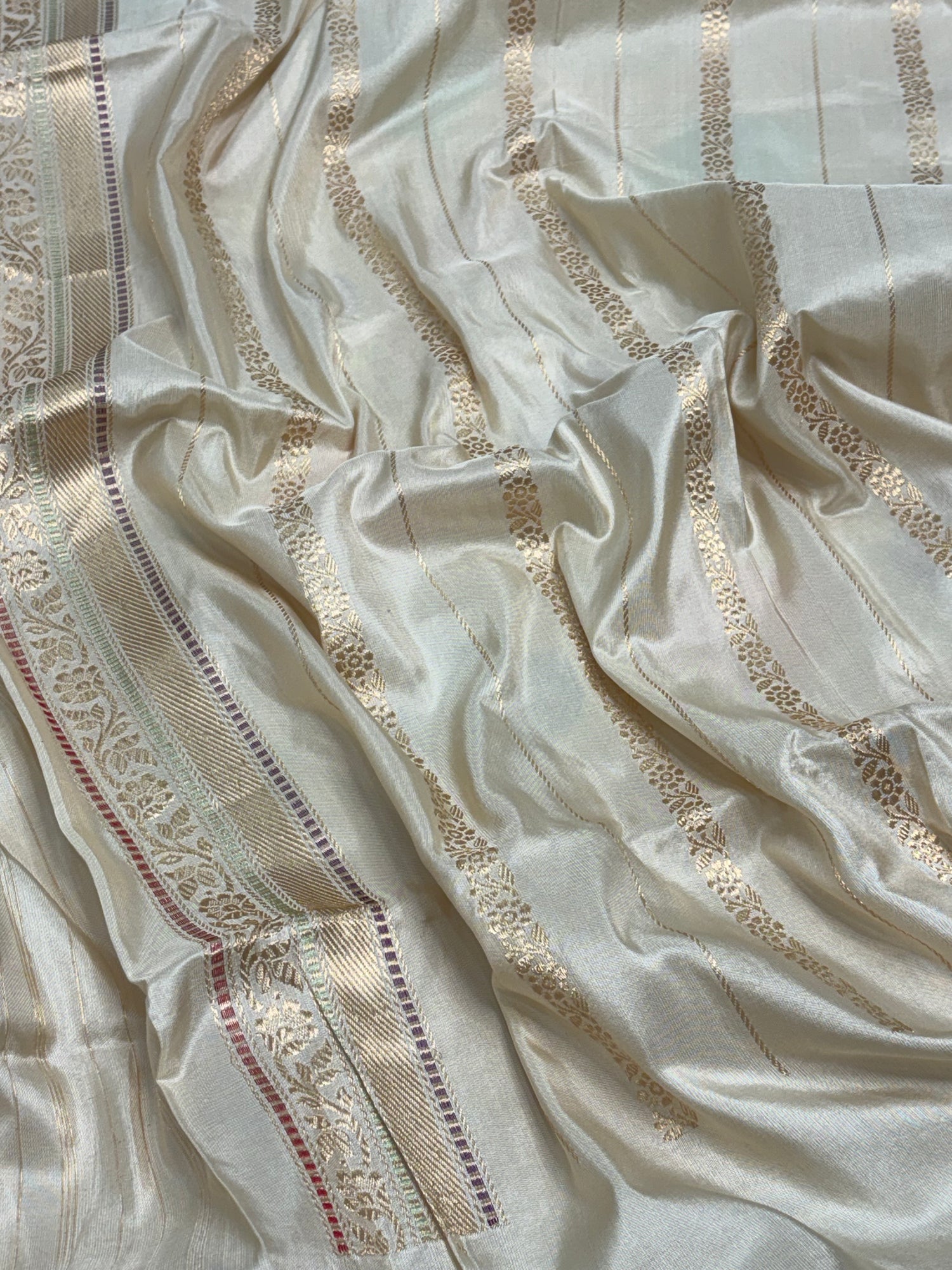 Ivory Handwoven Banarasi Pure Katan Silk Ivory Rangkaat Saree