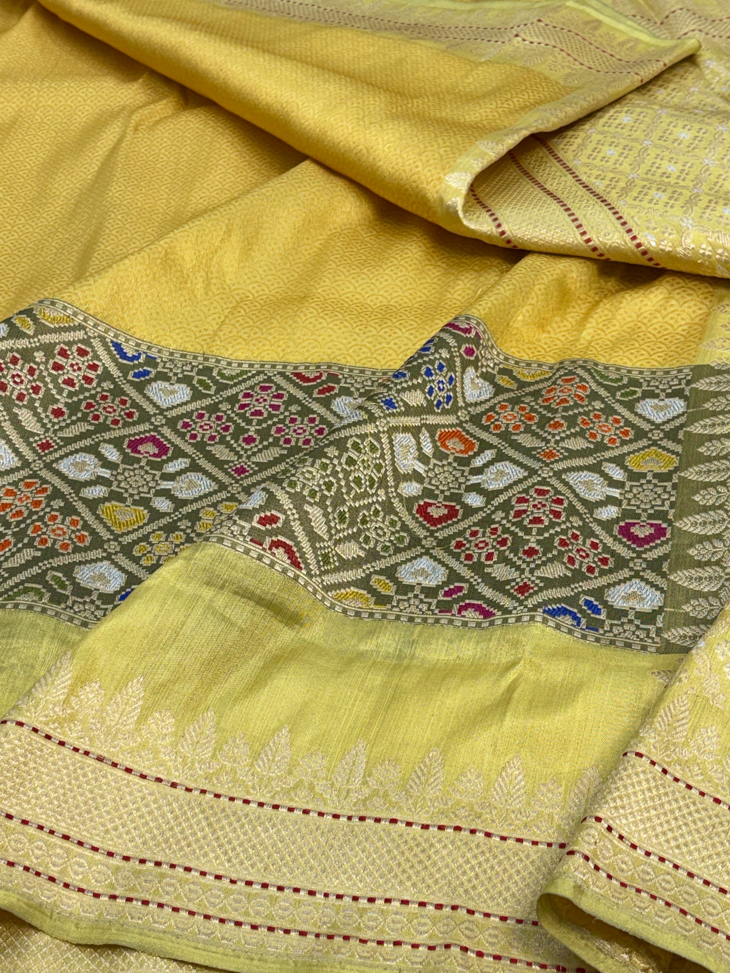 Sunshine Yellow Handwoven Tanchoi Banarasi Pure Tissue Katan Silk Saree