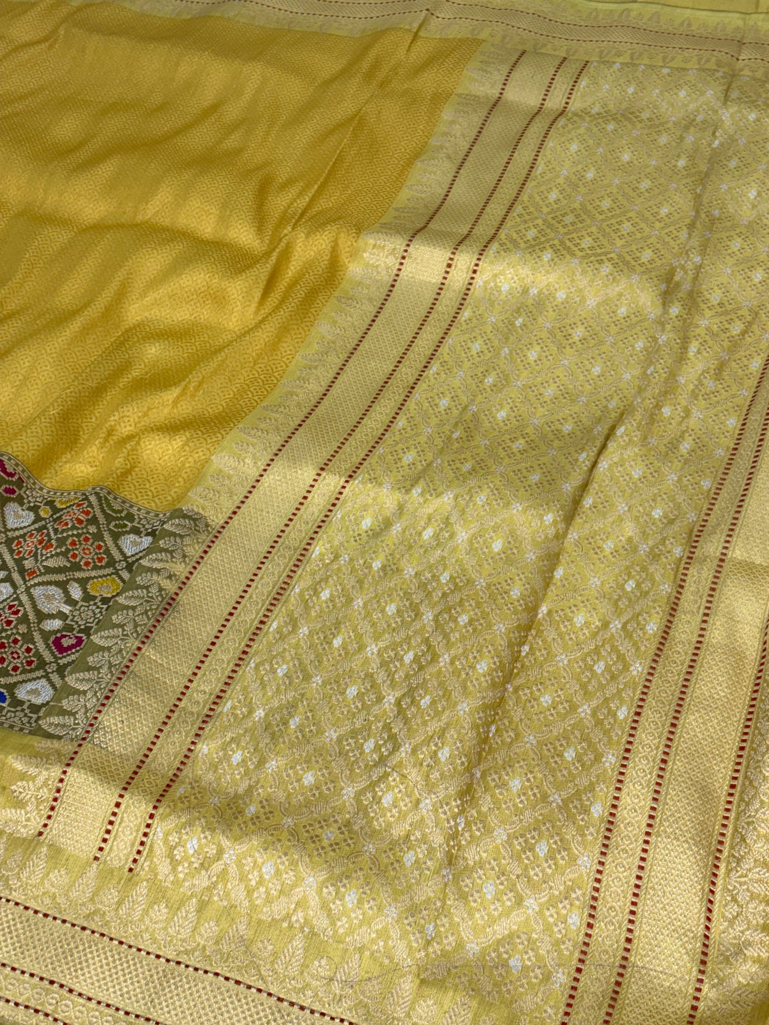 Sunshine Yellow Handwoven Tanchoi Banarasi Pure Tissue Katan Silk Saree