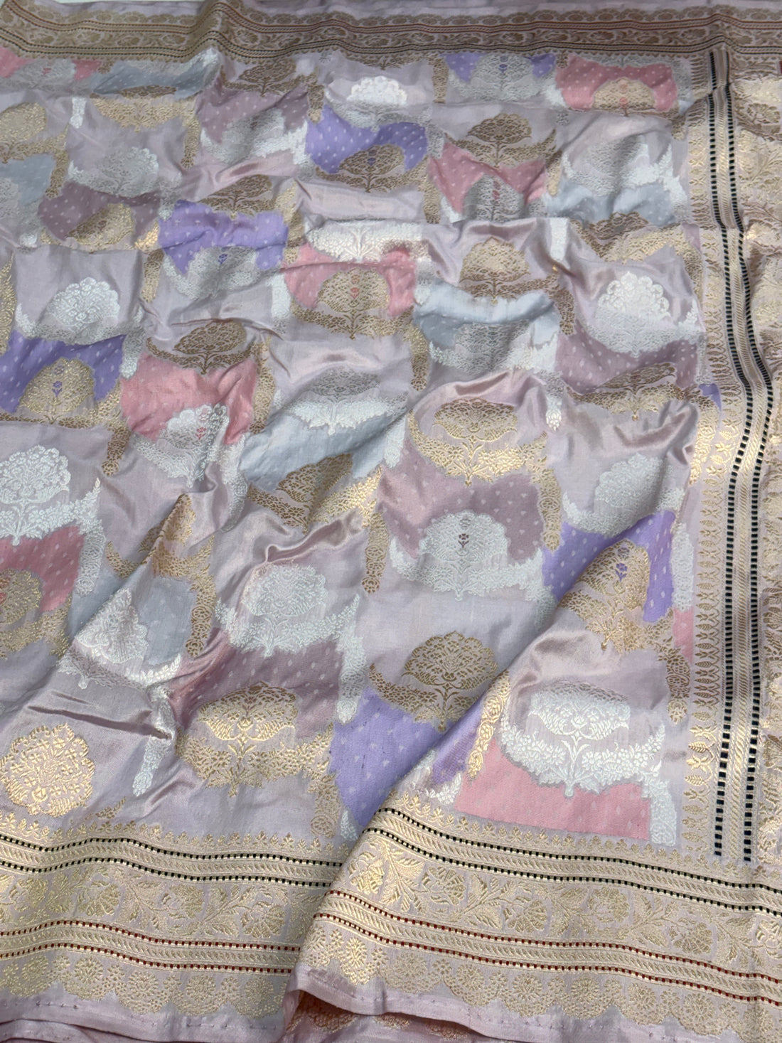 Water Baby Pink Handwoven Pastel Rangkat Banarasi Saree in Necklace Design