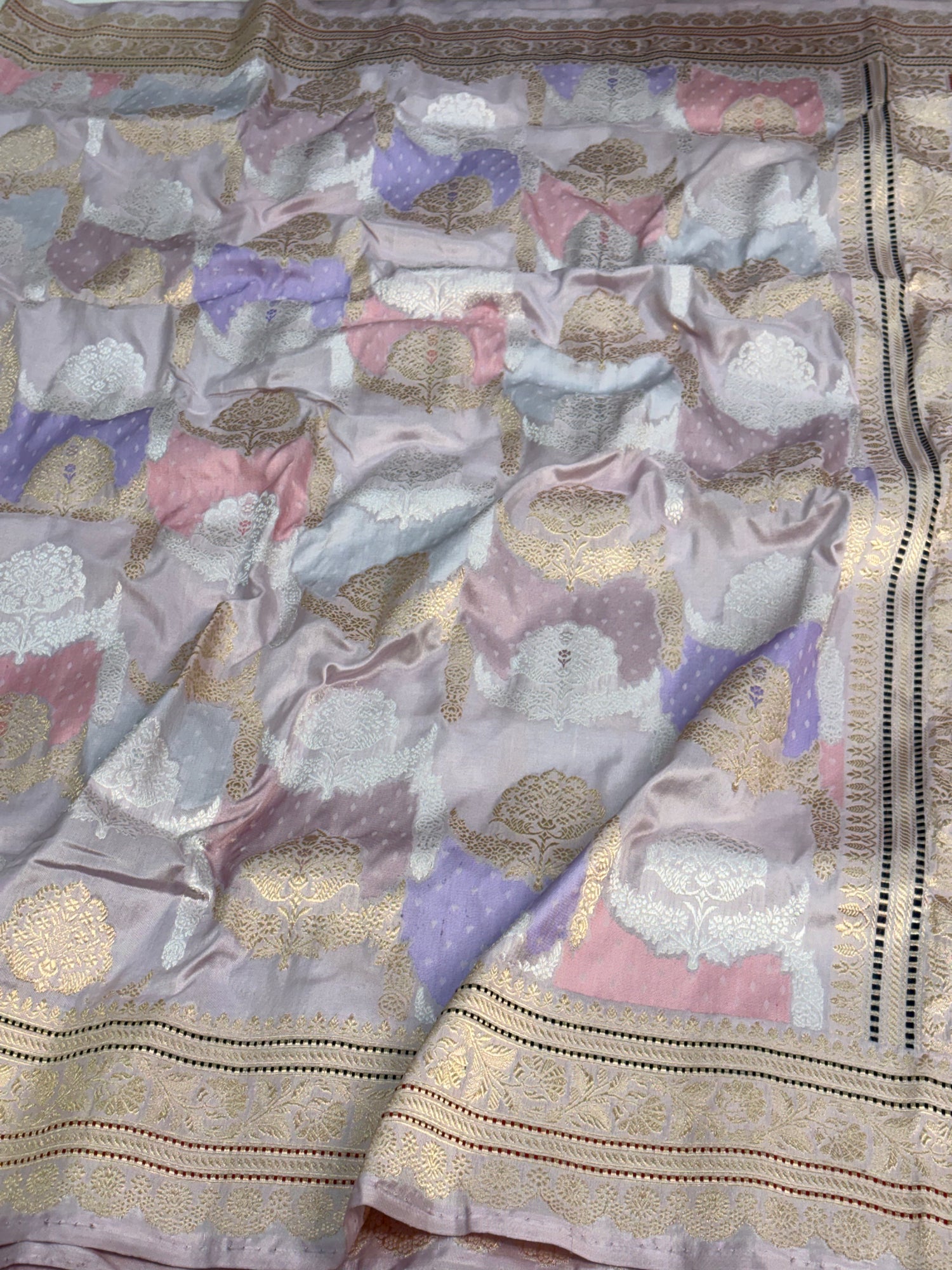 Water Baby Pink Handwoven Pastel Rangkat Banarasi Saree in Necklace Design