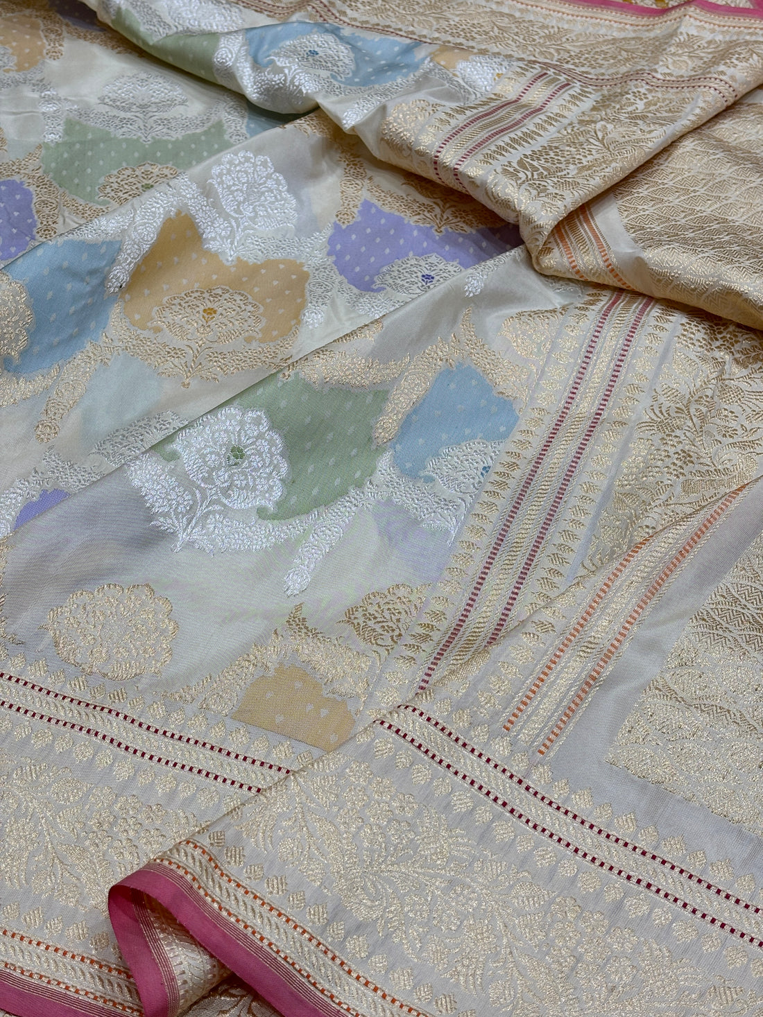 Ivory Pure Banarasi Rangkaat Silk Handloom Saree