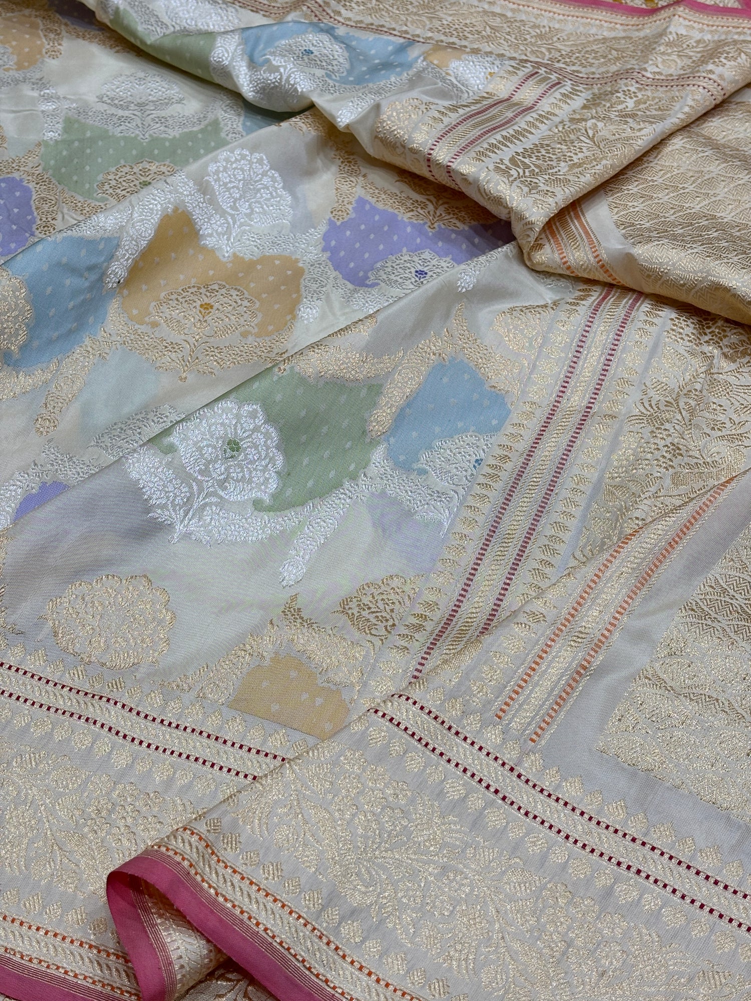 Ivory Pure Banarasi Rangkaat Silk Handloom Saree