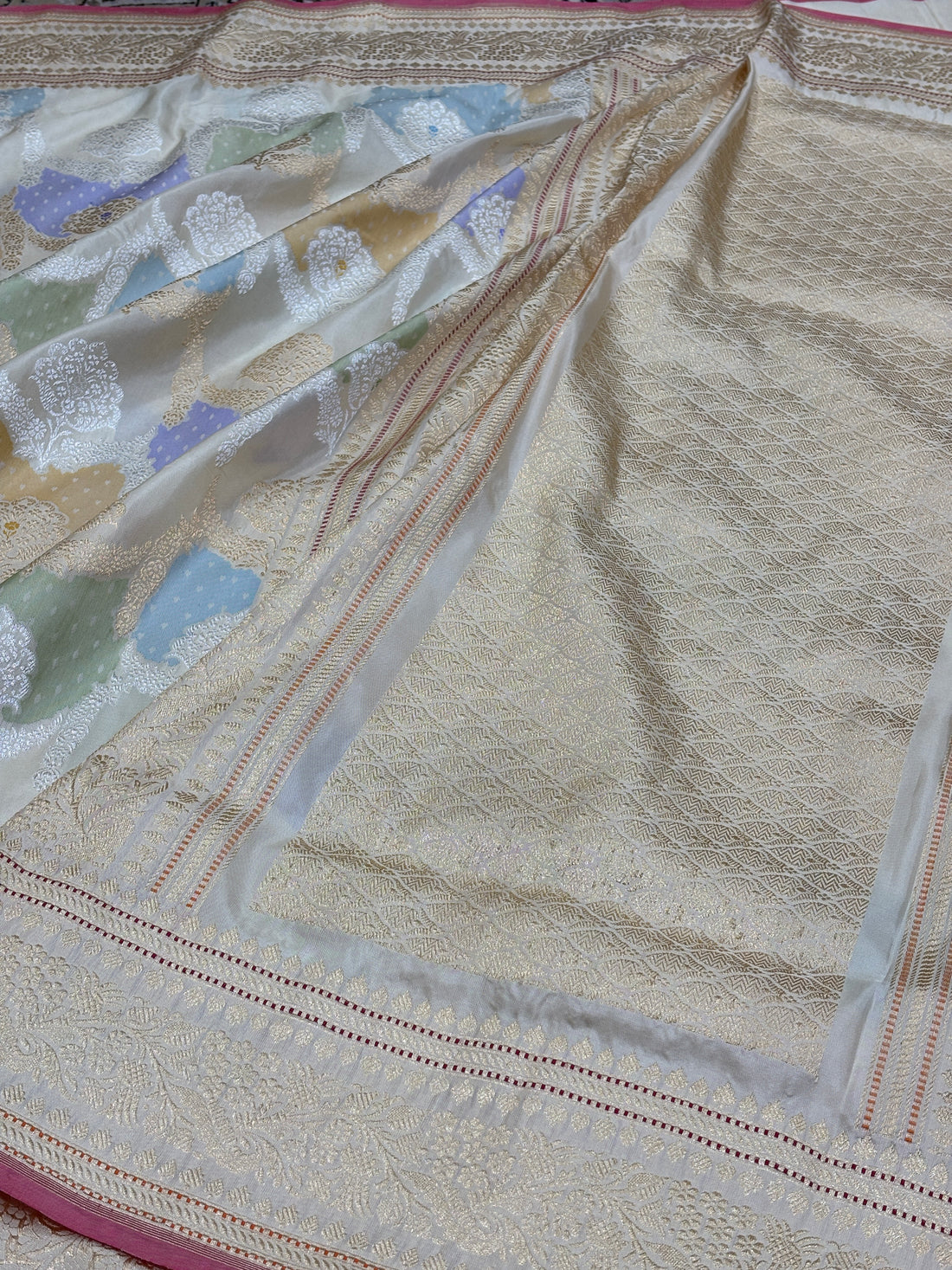 Ivory Pure Banarasi Rangkaat Silk Handloom Saree