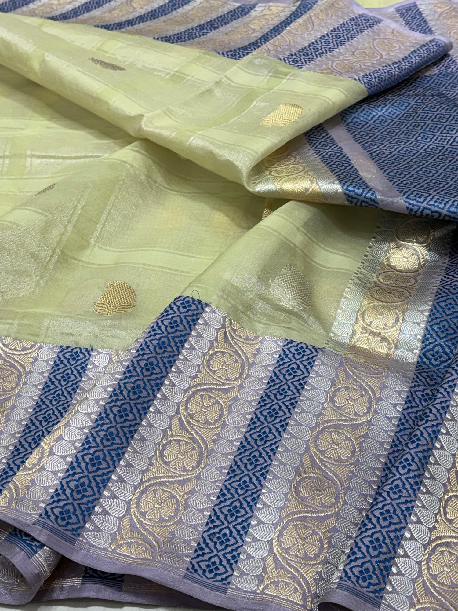 Pure Tissue Kora Handwoven Banarasi Saree with Designer Border