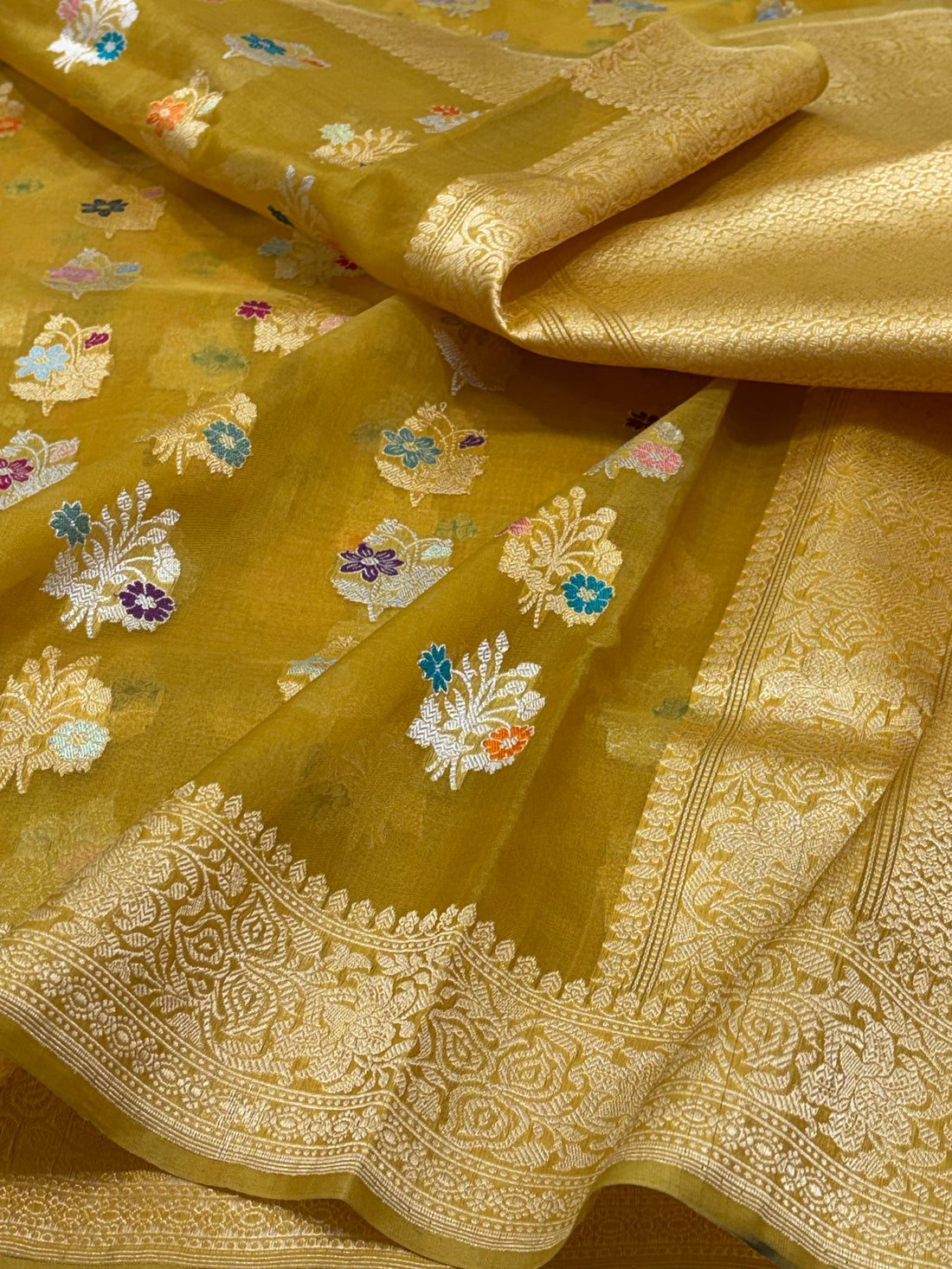 Pure Kora Silk Handwoven Banarasi Saree with Tilfi Meenakari Boota