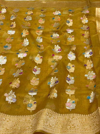 Pure Kora Silk Handwoven Banarasi Saree with Tilfi Meenakari Boota