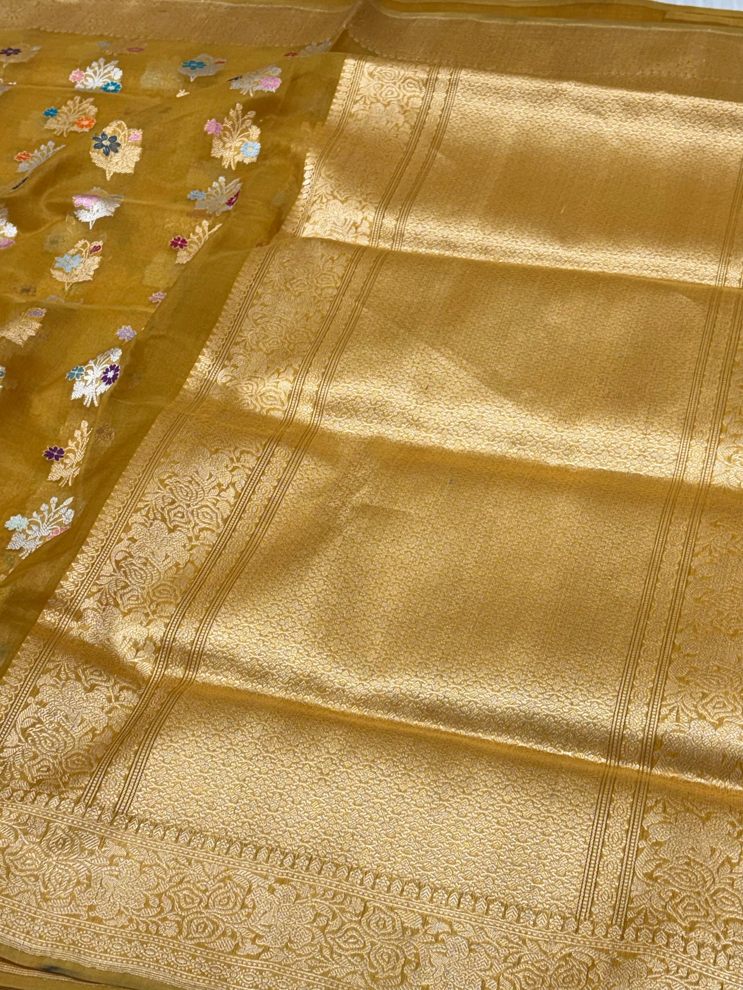 Pure Kora Silk Handwoven Banarasi Saree with Tilfi Meenakari Boota