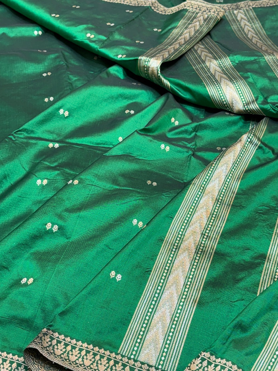 Bottle Green Pure Banarasi Katan Silk Handwoven Saree