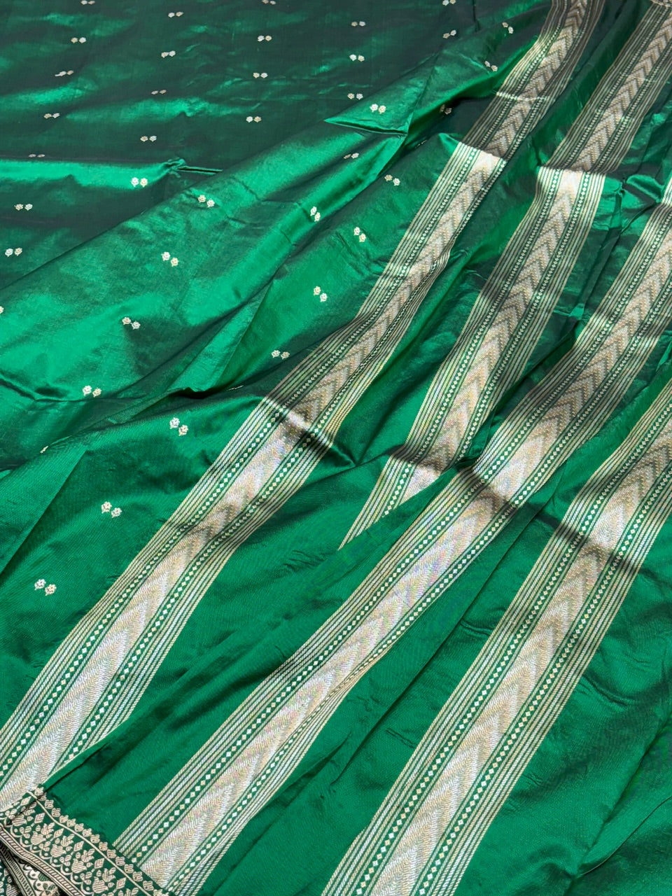 Bottle Green Pure Banarasi Katan Silk Handwoven Saree