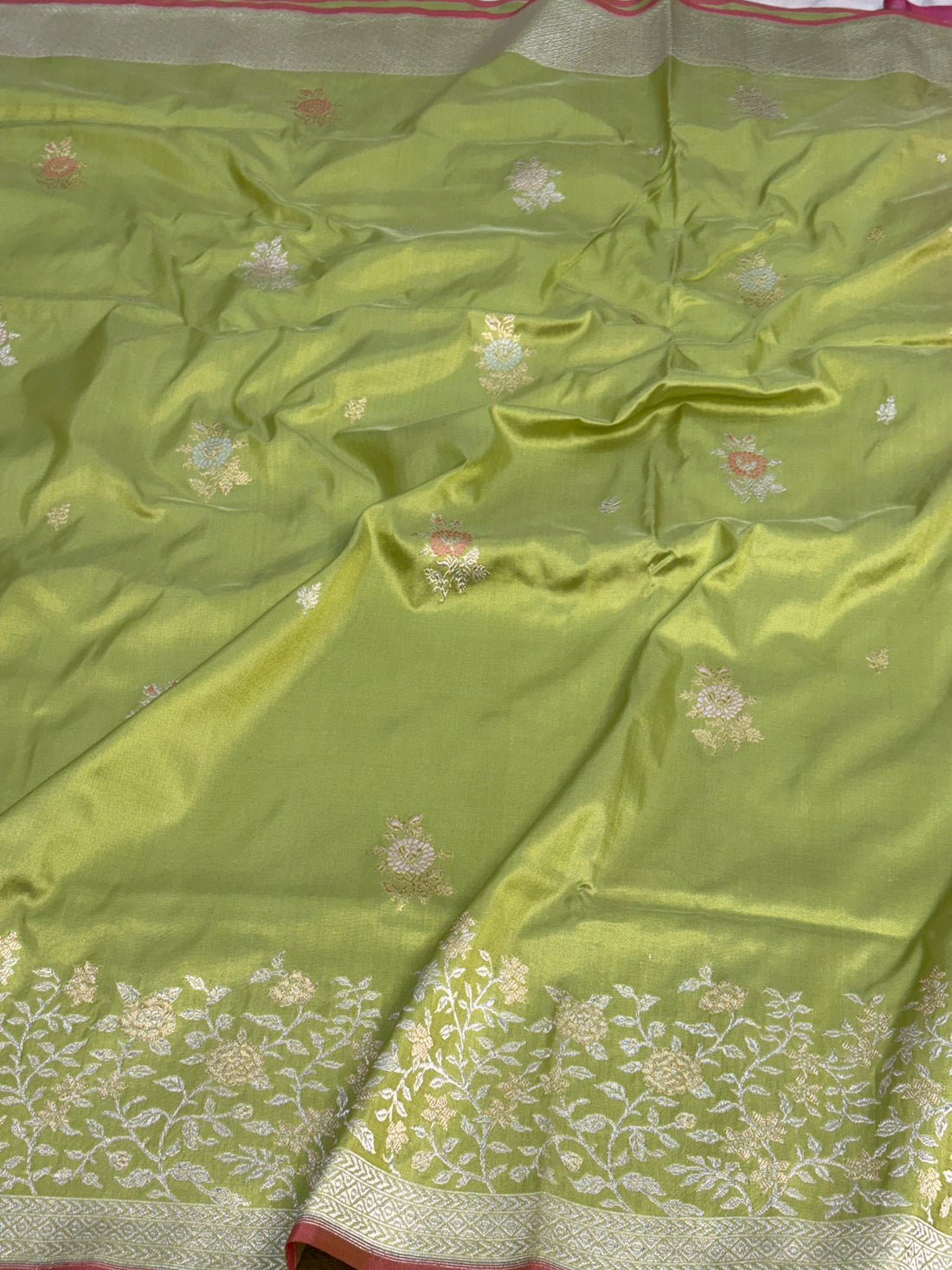 Green Pure Katan Silk Handwoven Banarasi Saree with Rupa Sona Border &amp; Boota