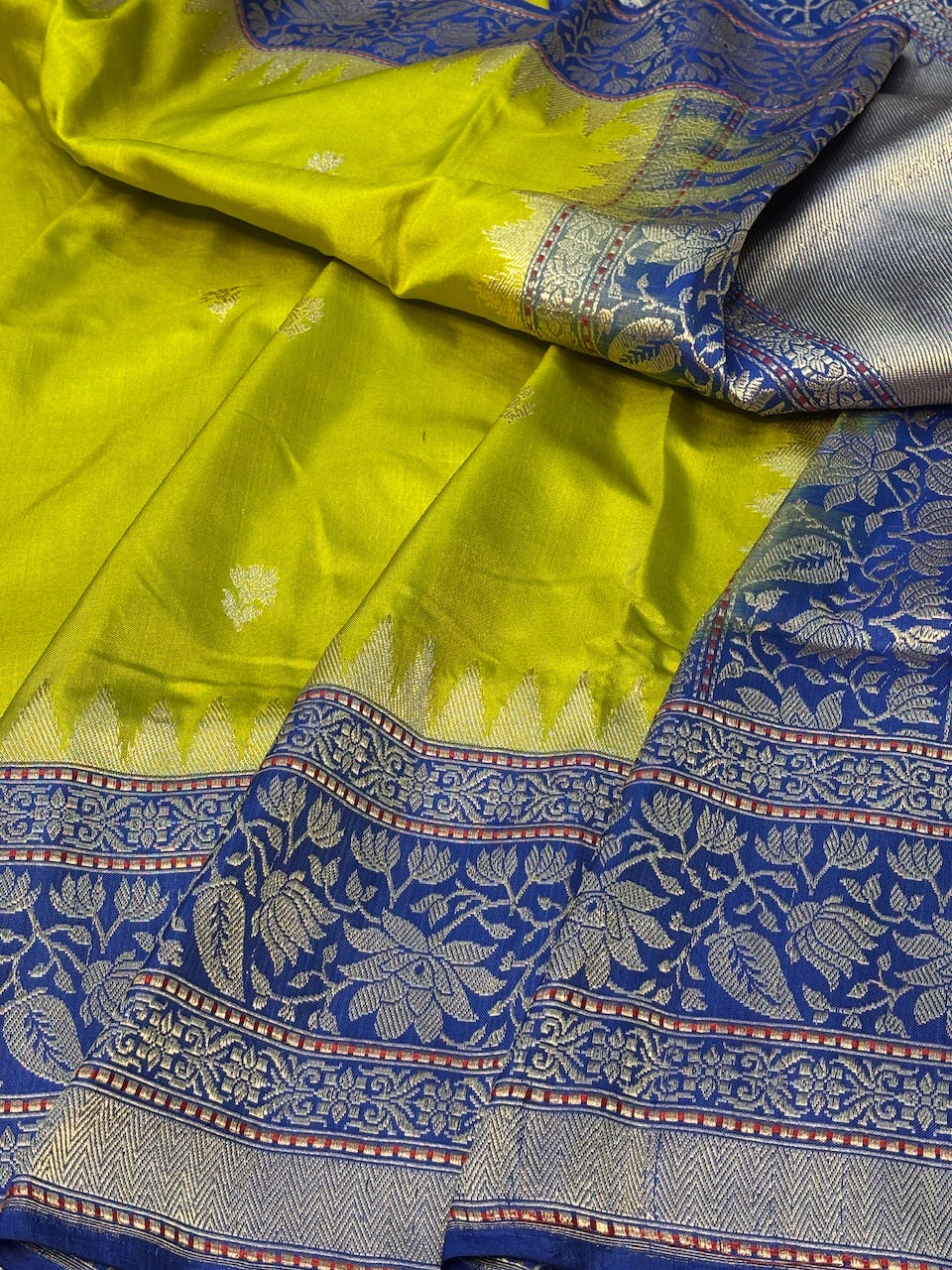 Green Pure Banarasi Ektara  Silk Handwoven Saree