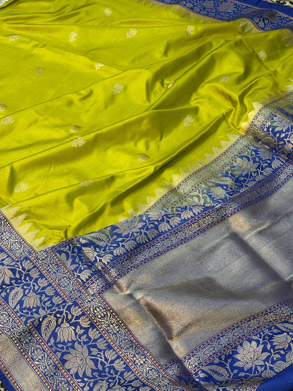 Green Pure Banarasi Ektara  Silk Handwoven Saree