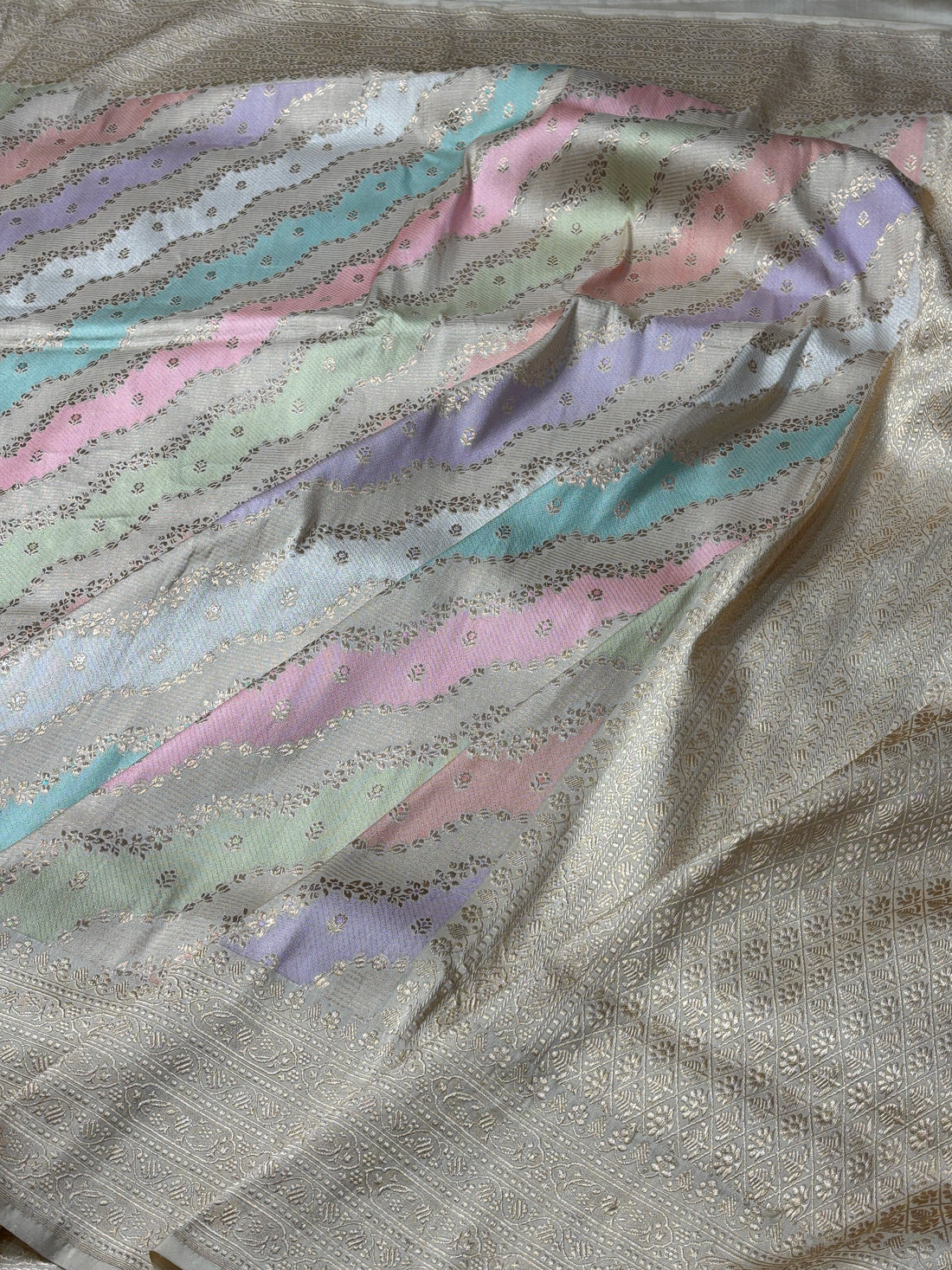 Ivory Pure Banarasi Rangkaat Silk Handloom Saree