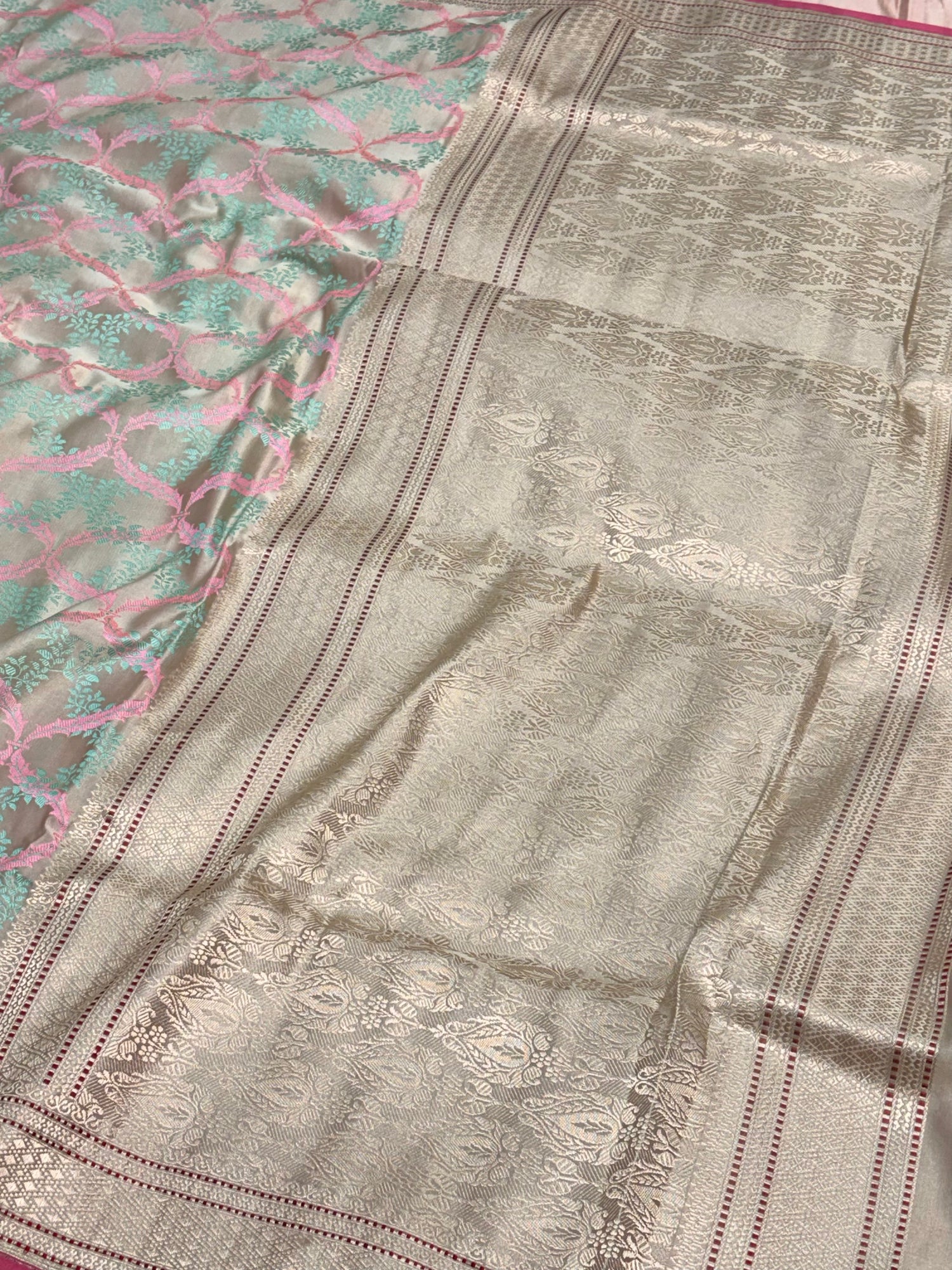 Cream Handwoven Pure Satin Silk Tanchoi Banarasi Saree