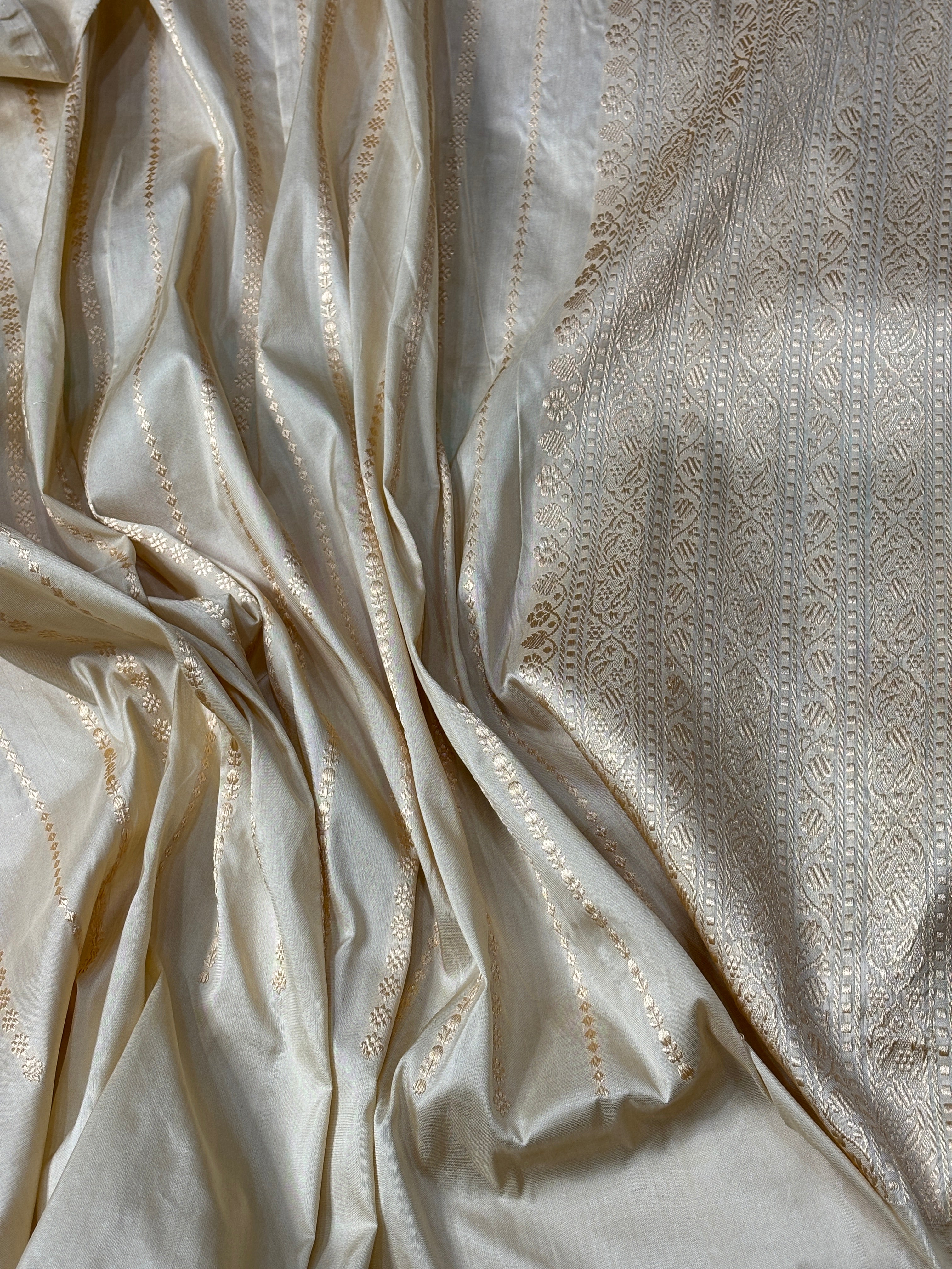 Ivory Pure Banarasi Rangkaat Silk Handloom Saree